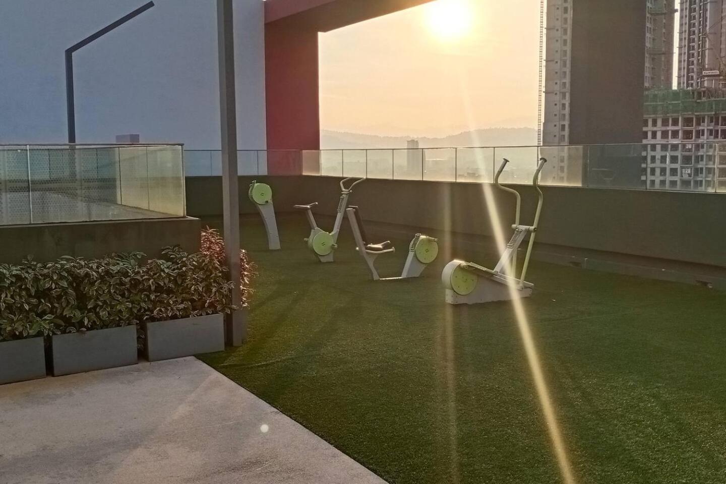 Cozy KL Sunway Velocity Residence for 1-5pax connected to MRT & Malls