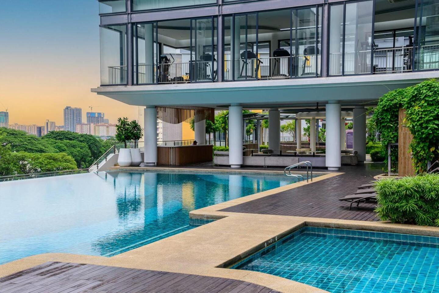 Cozy KL Sunway Velocity Residence for 1-5pax connected to MRT & Malls