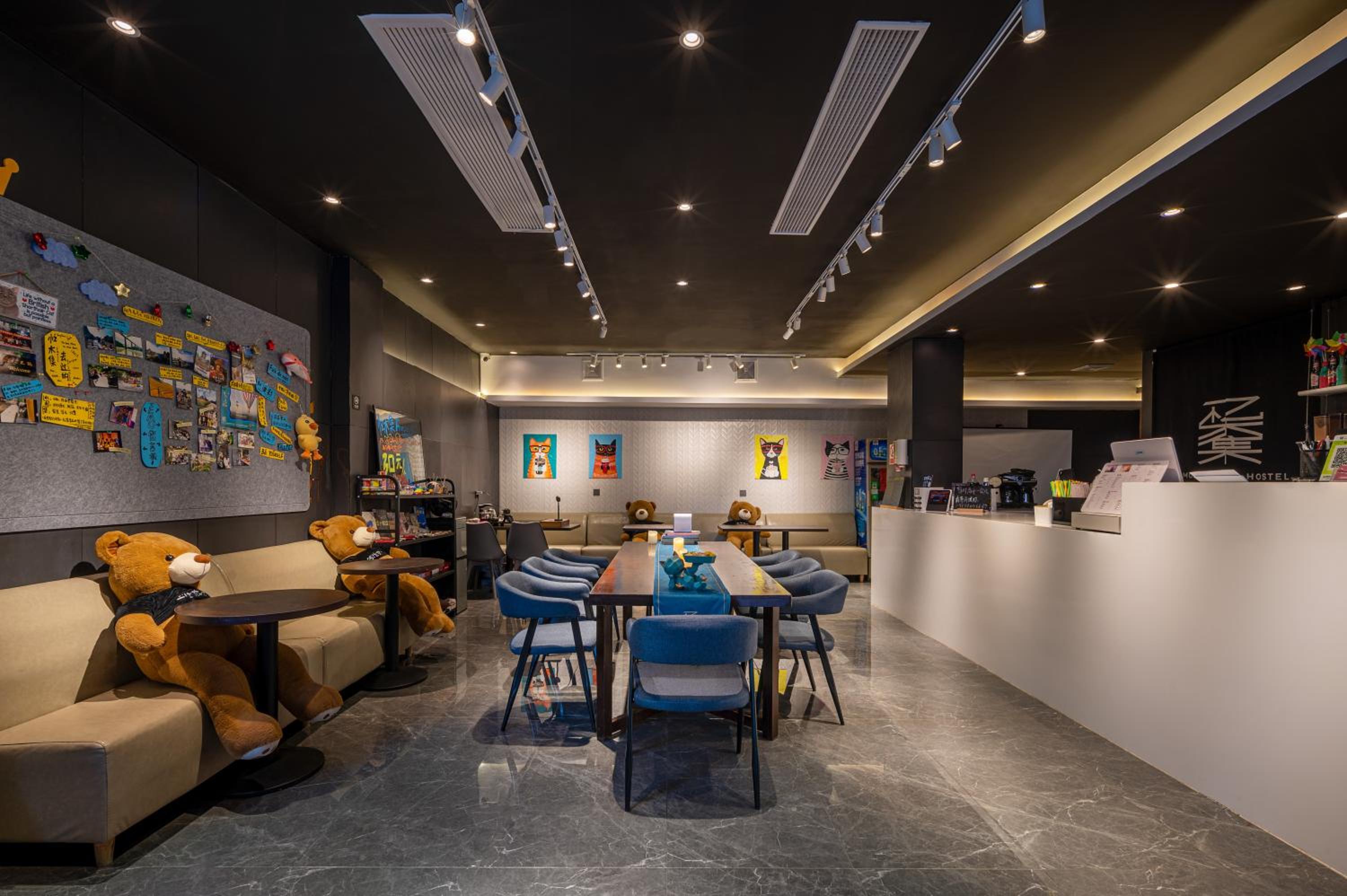 Guilin Yangshuo Emoji Youth Hostel West Street Li River Yulong River Yangshuo Park Activities