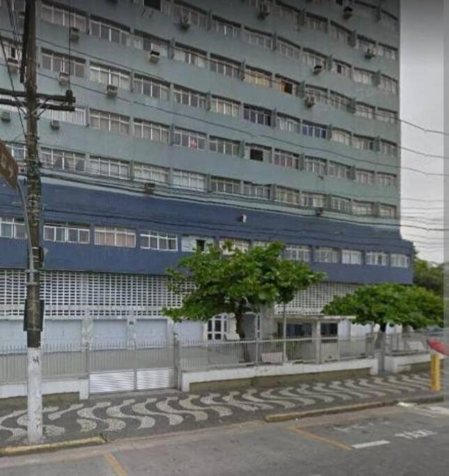 APARTAMENTO EM SANTOS DE FRENTE PARA A PRAIA view 2