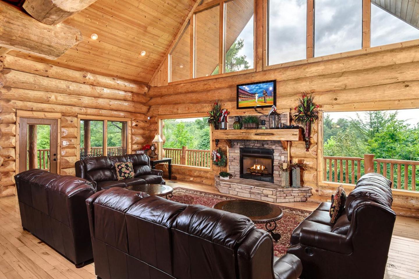 Big Bear Ridge Lodge - Breathtaking mountain views and private forest scenes in amazing large log cabin view 3