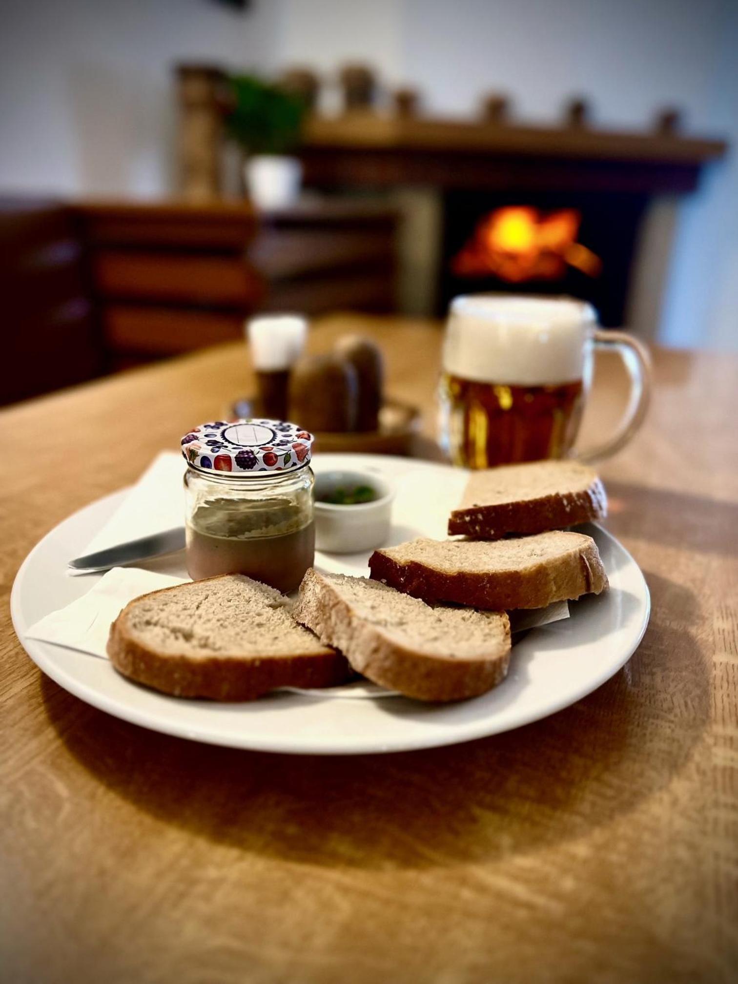 Penzion a restaurace U Nováků