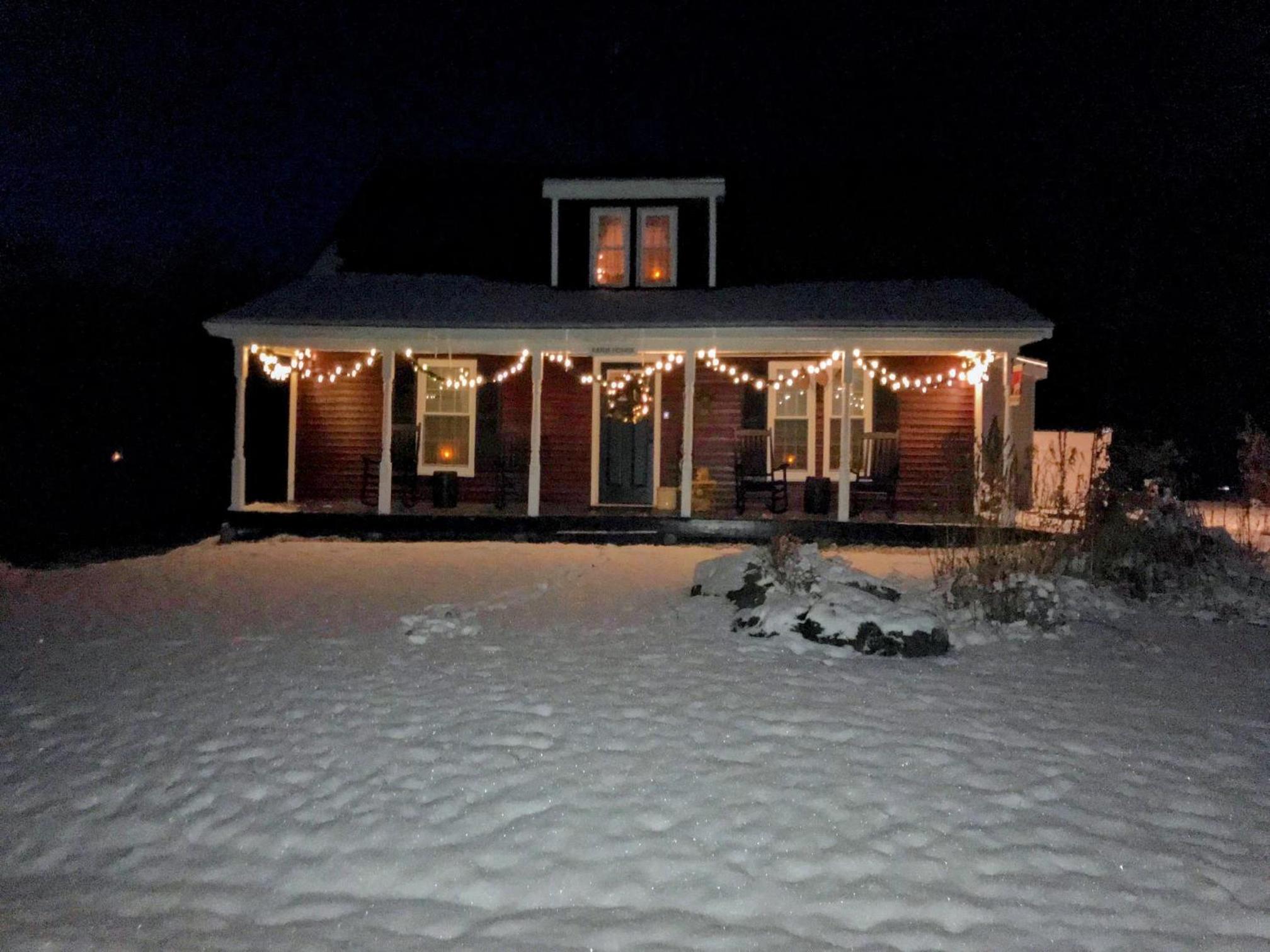 16LV Beautifully decorated country home 20 minutes from Bretton Woods, Cannon and Franconia Notch! view 2