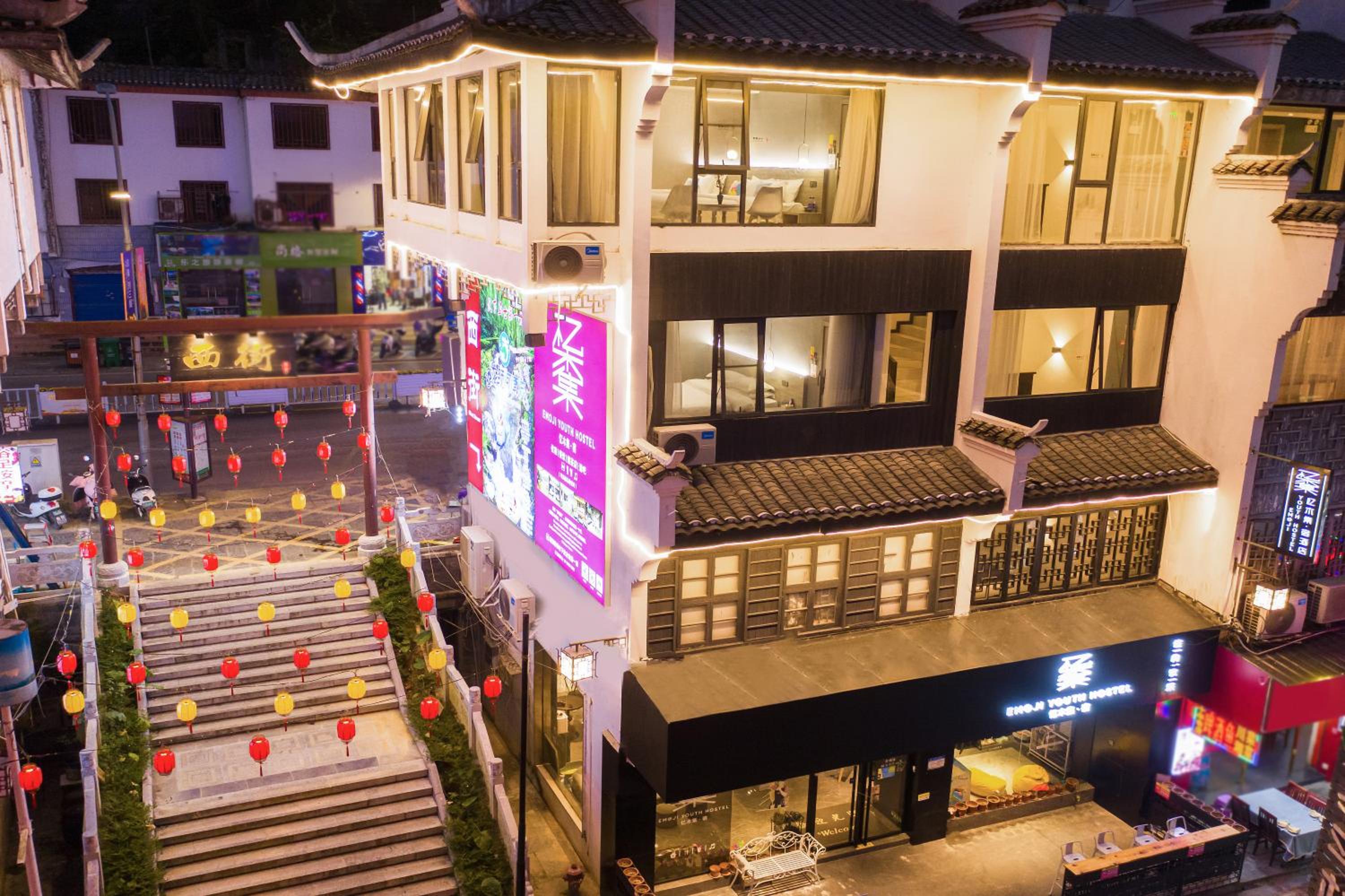 Guilin Yangshuo Emoji Youth Hostel West Street Li River Yulong River Yangshuo Park Activities
