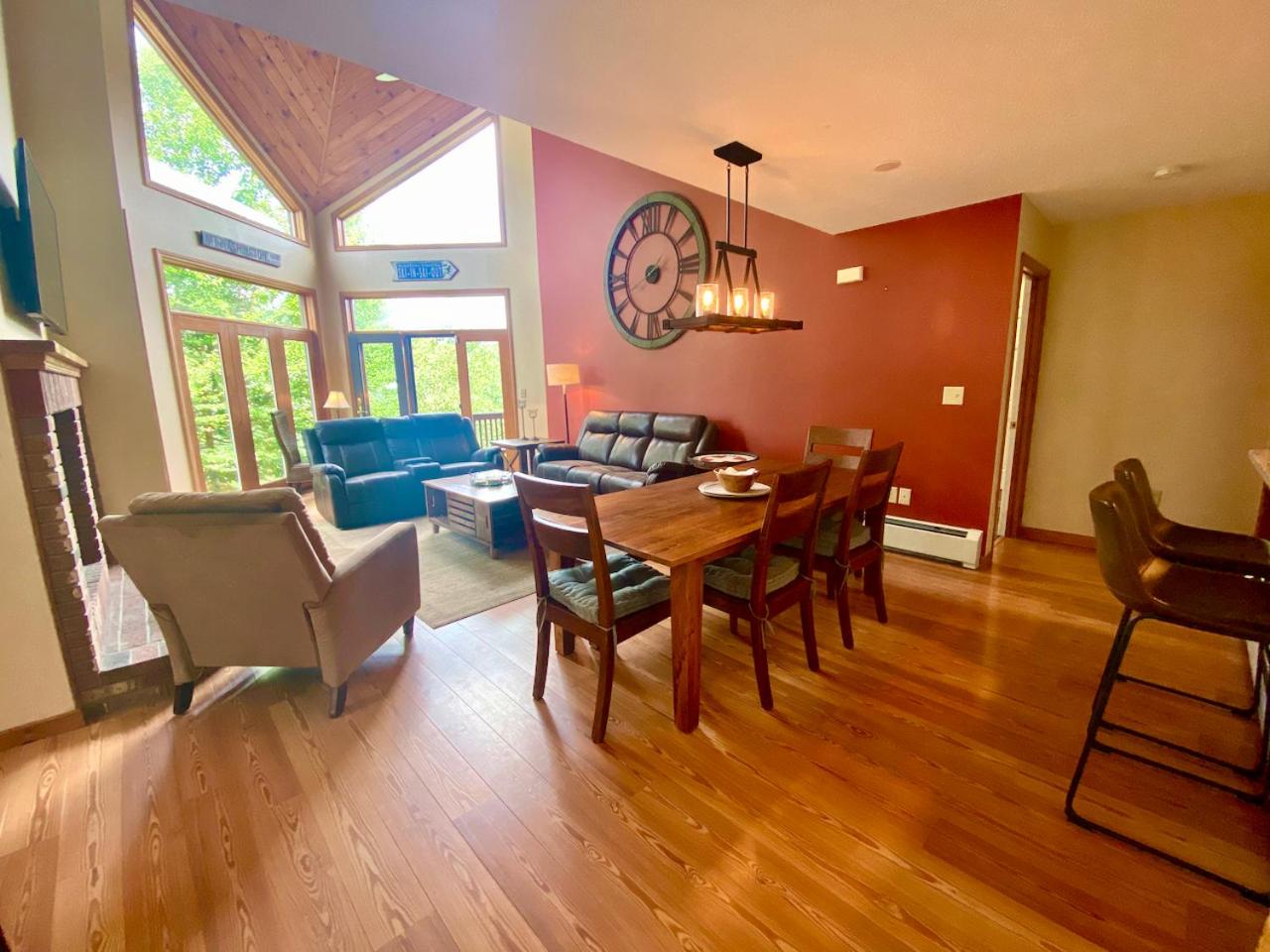 C13 Beautiful Bretton Woods ski-in ski-out townhouse for your family getaway to the White Mountains! view 3