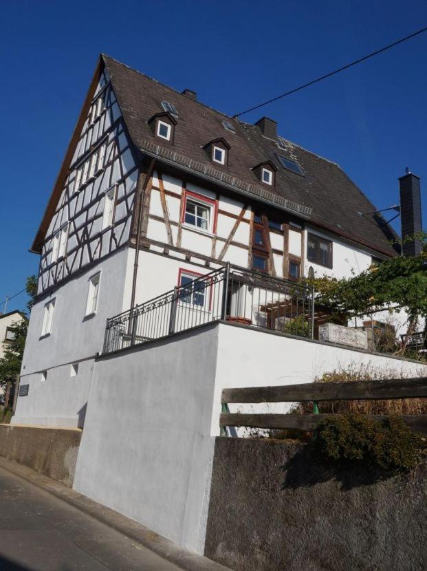 Rustikale alte Fachwerk Burg in Winden bei Nassau