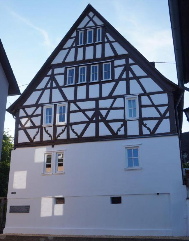 Rustikale alte Fachwerk Burg in Winden bei Nassau