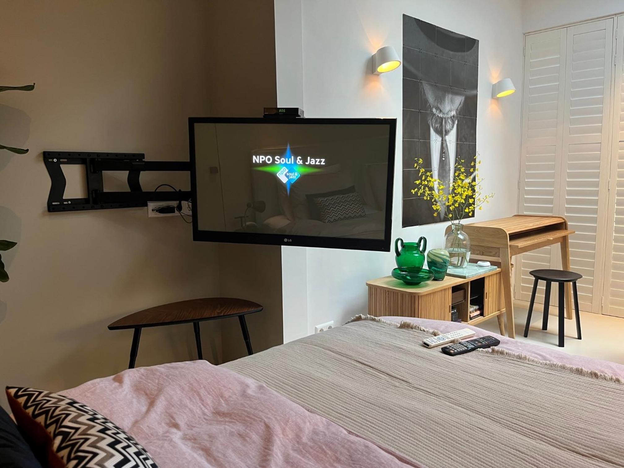 B&B Urban Oasis with Free Parking