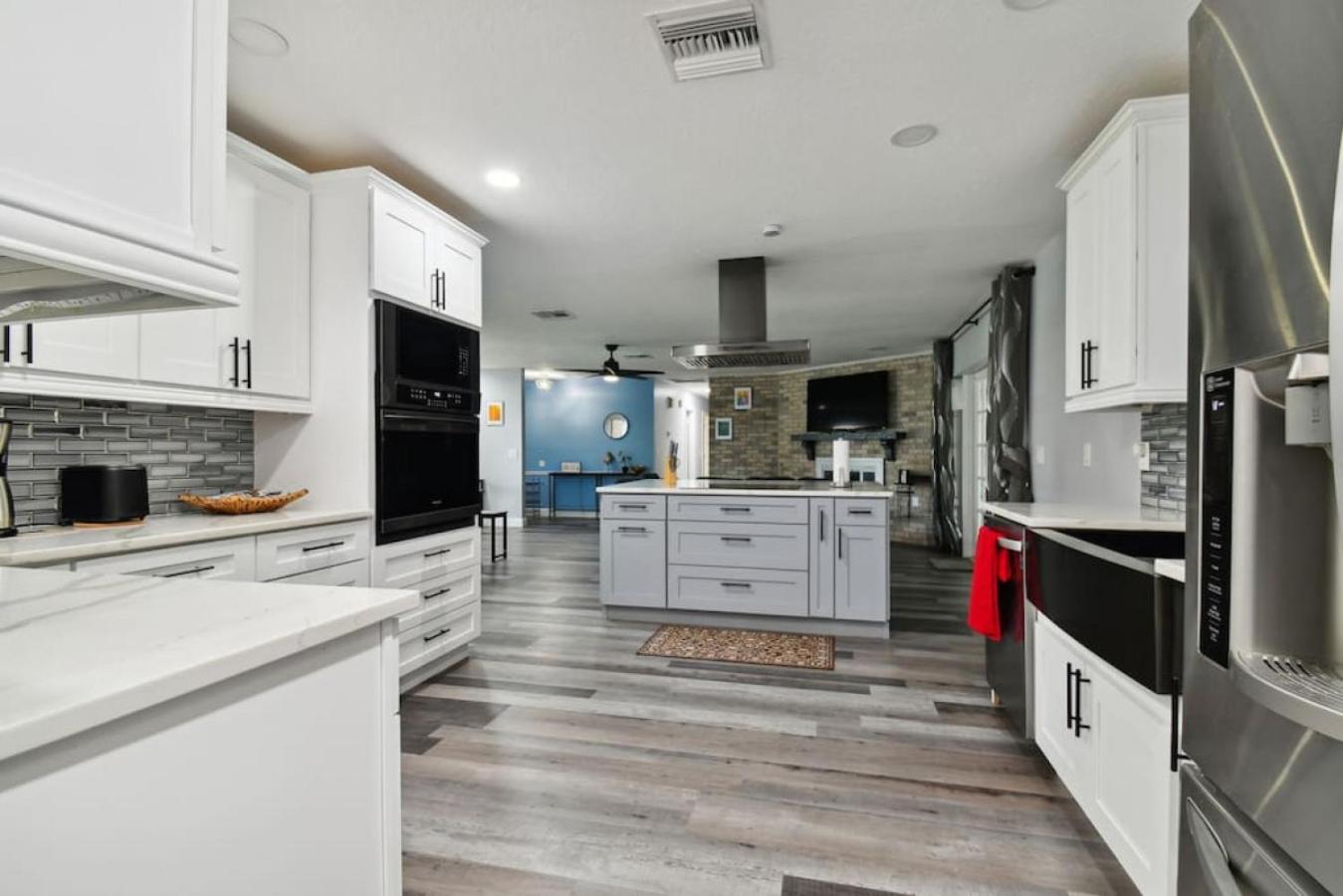 Tampa Bay Area Vacations - 5 Bedroom, King Bed Master Suite - Property Image 1