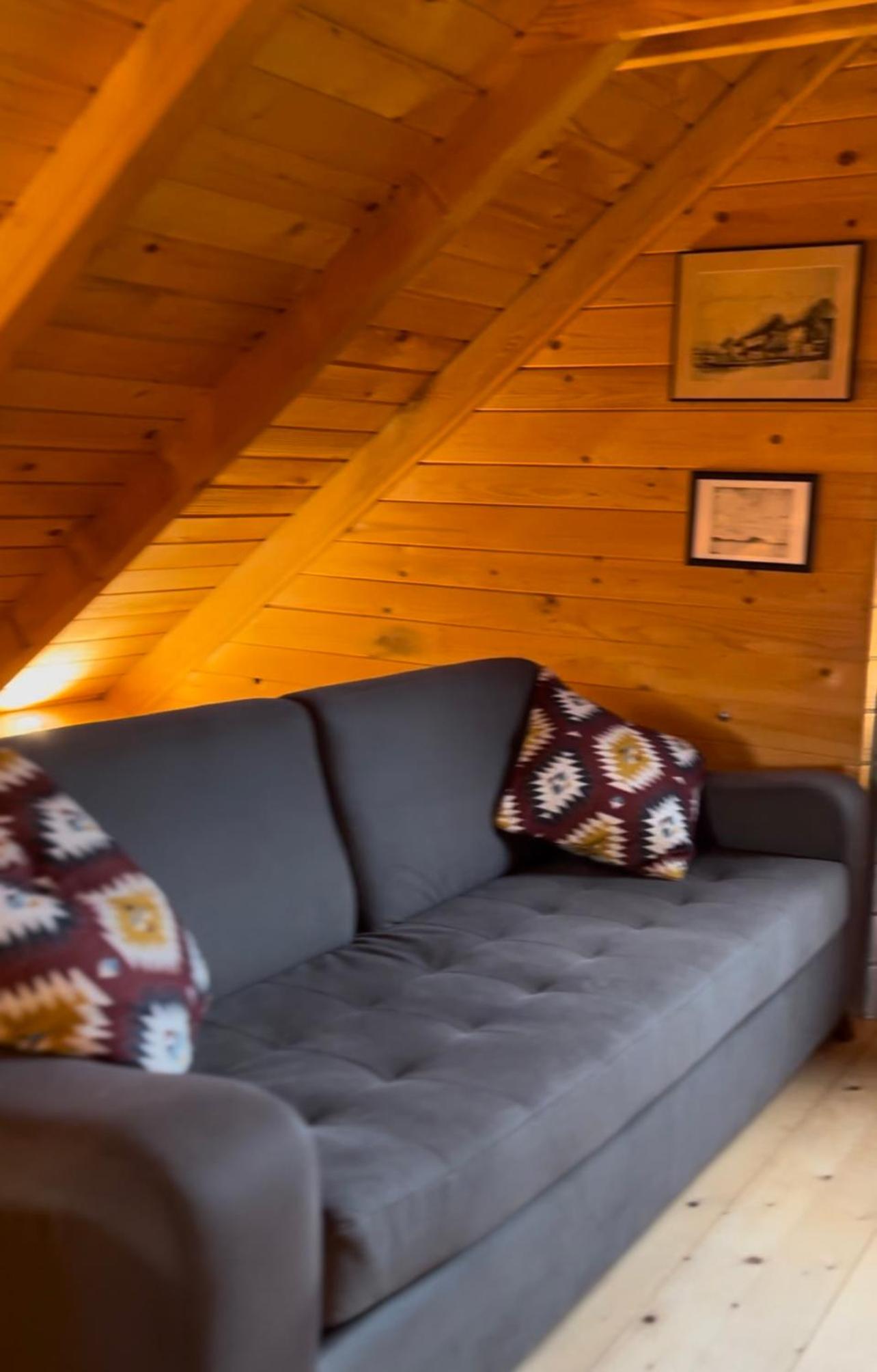 Wood Cabin Hillside Retreat