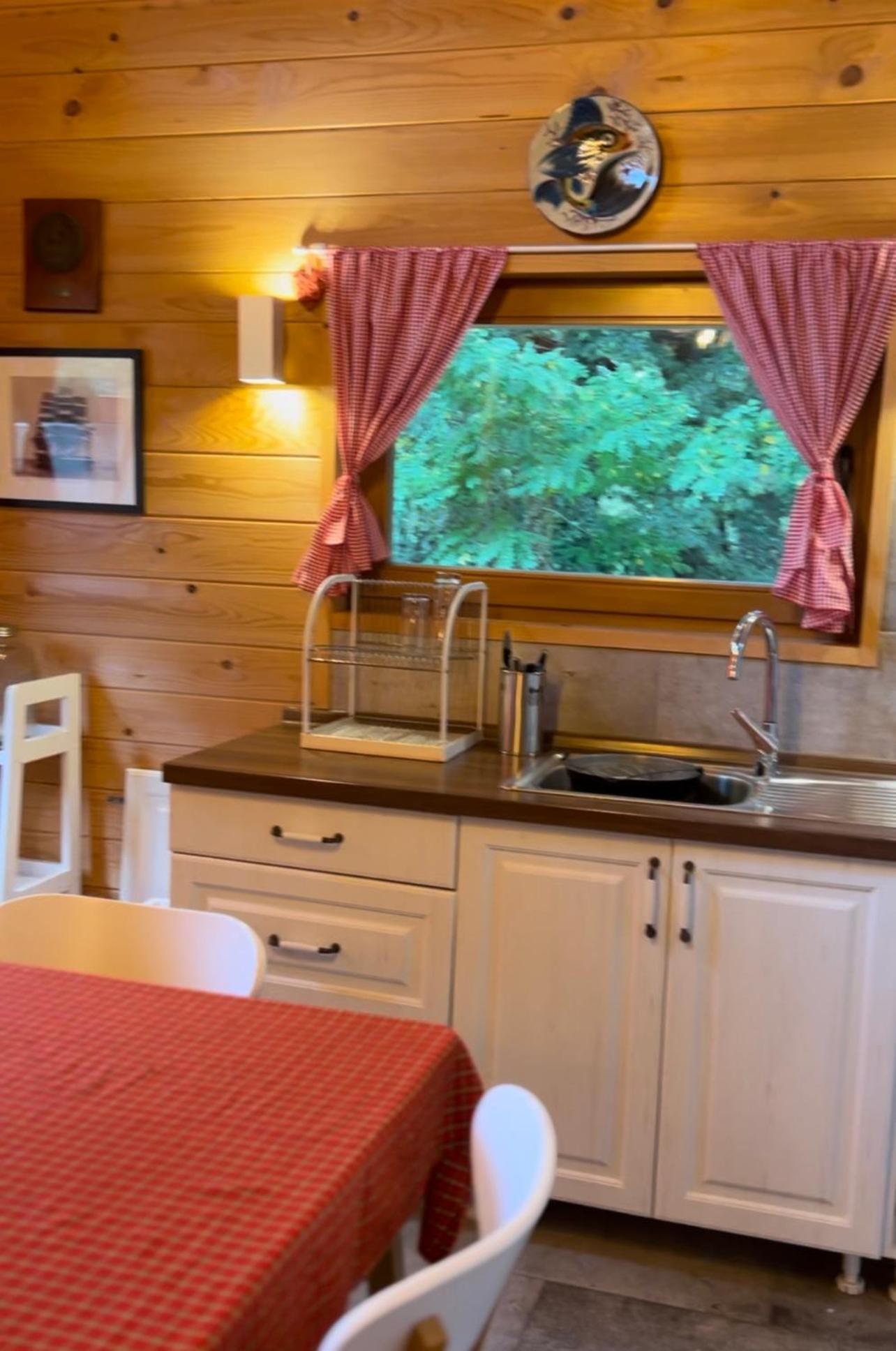 Wood Cabin Hillside Retreat