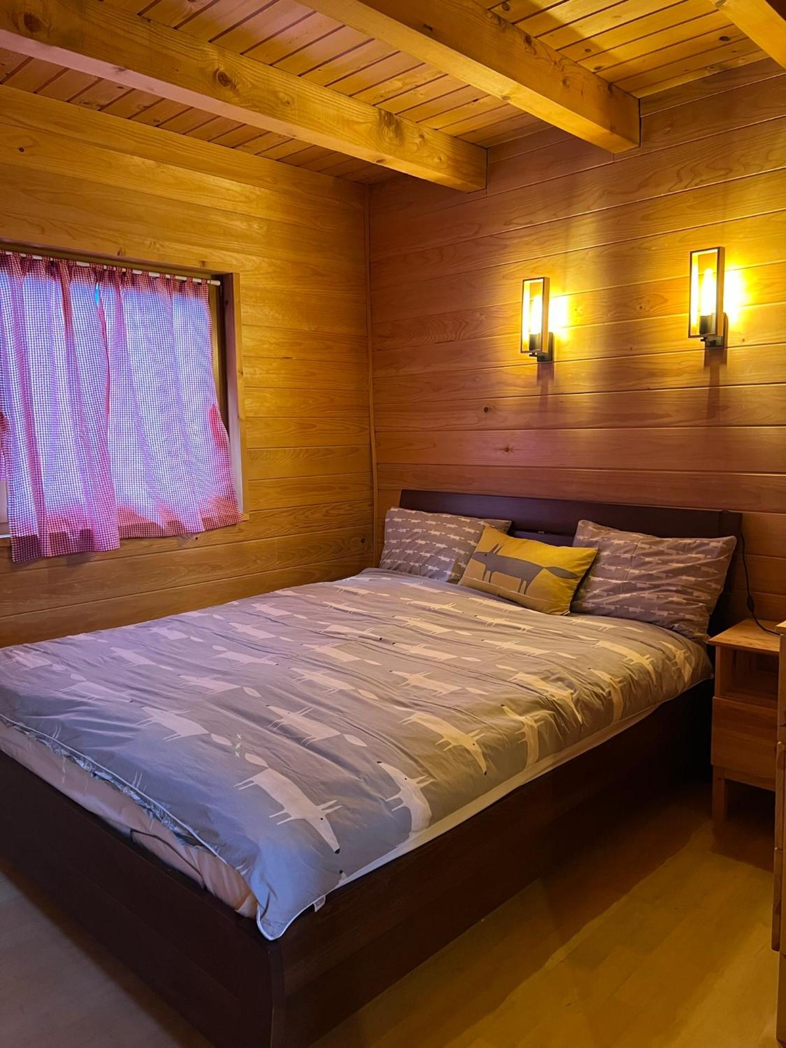 Wood Cabin Hillside Retreat