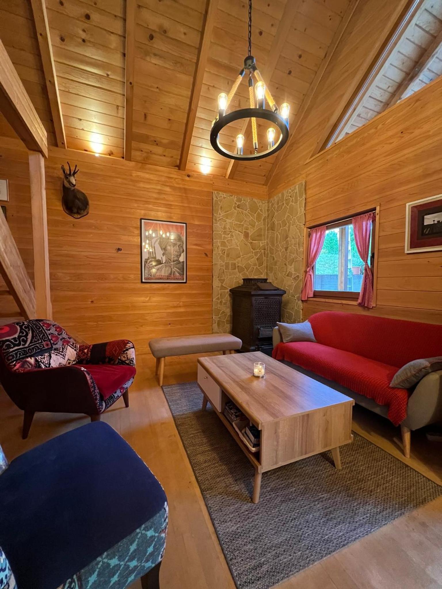 Wood Cabin Hillside Retreat