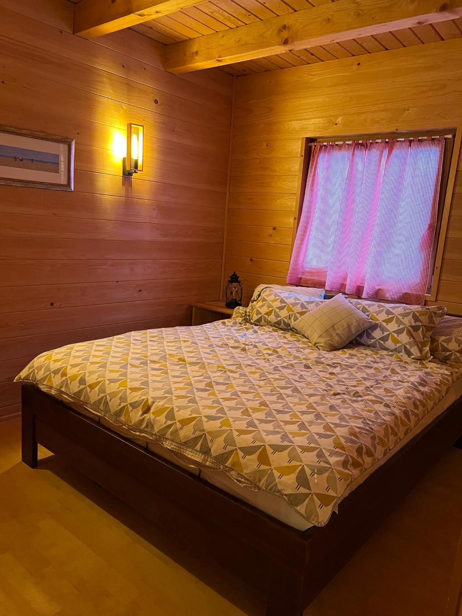 Wood Cabin Hillside Retreat