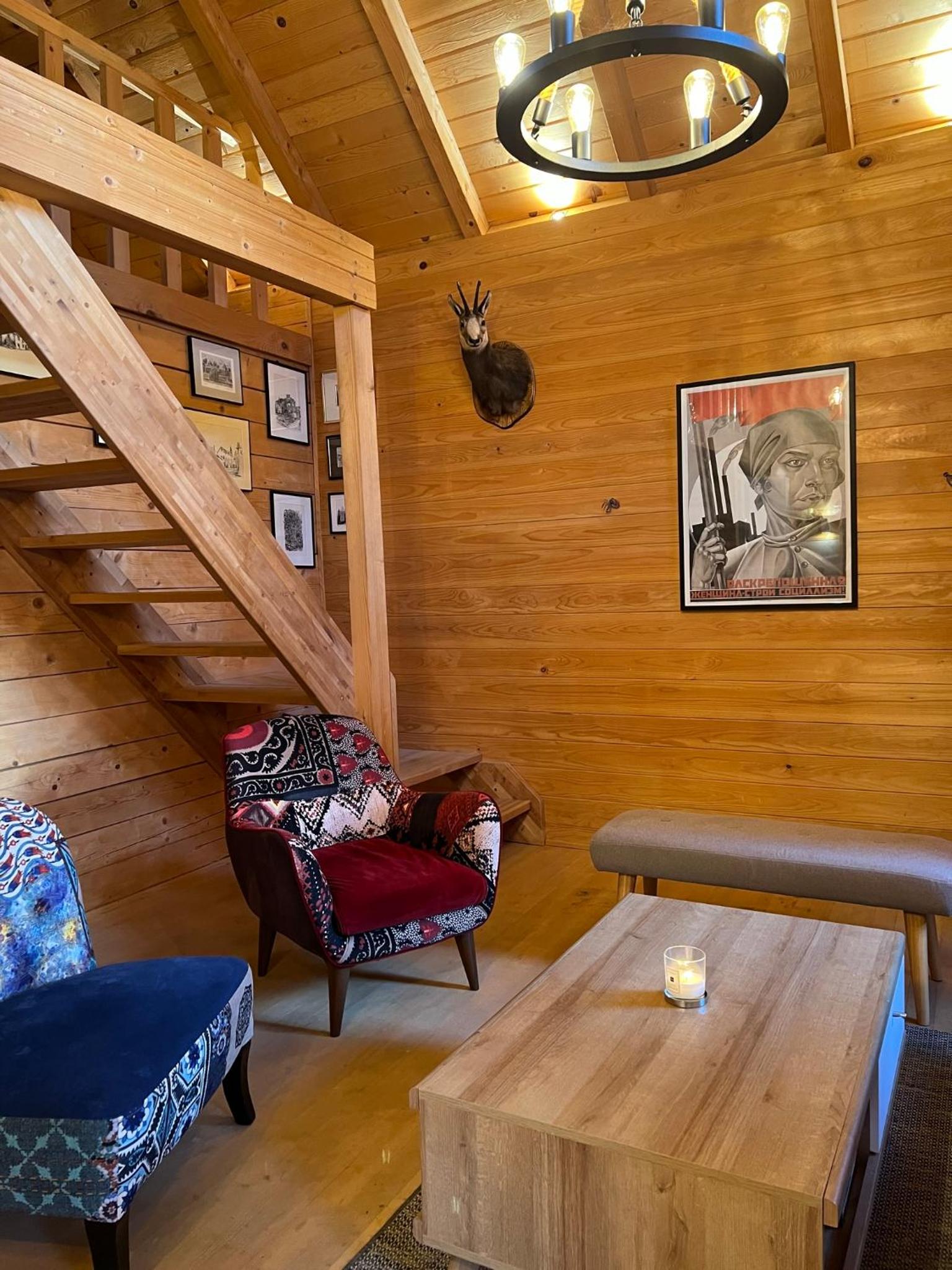 Wood Cabin Hillside Retreat