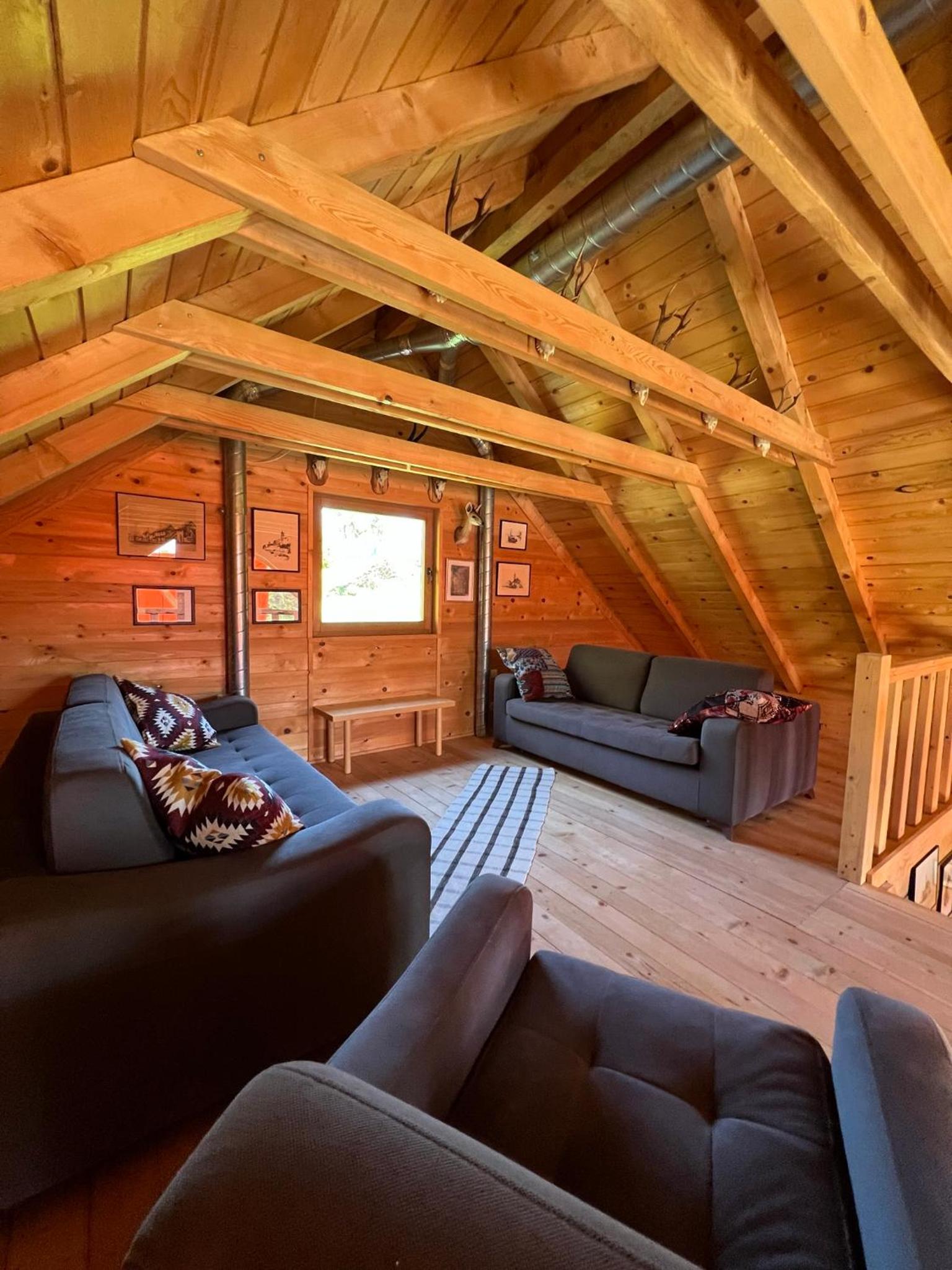 Wood Cabin Hillside Retreat