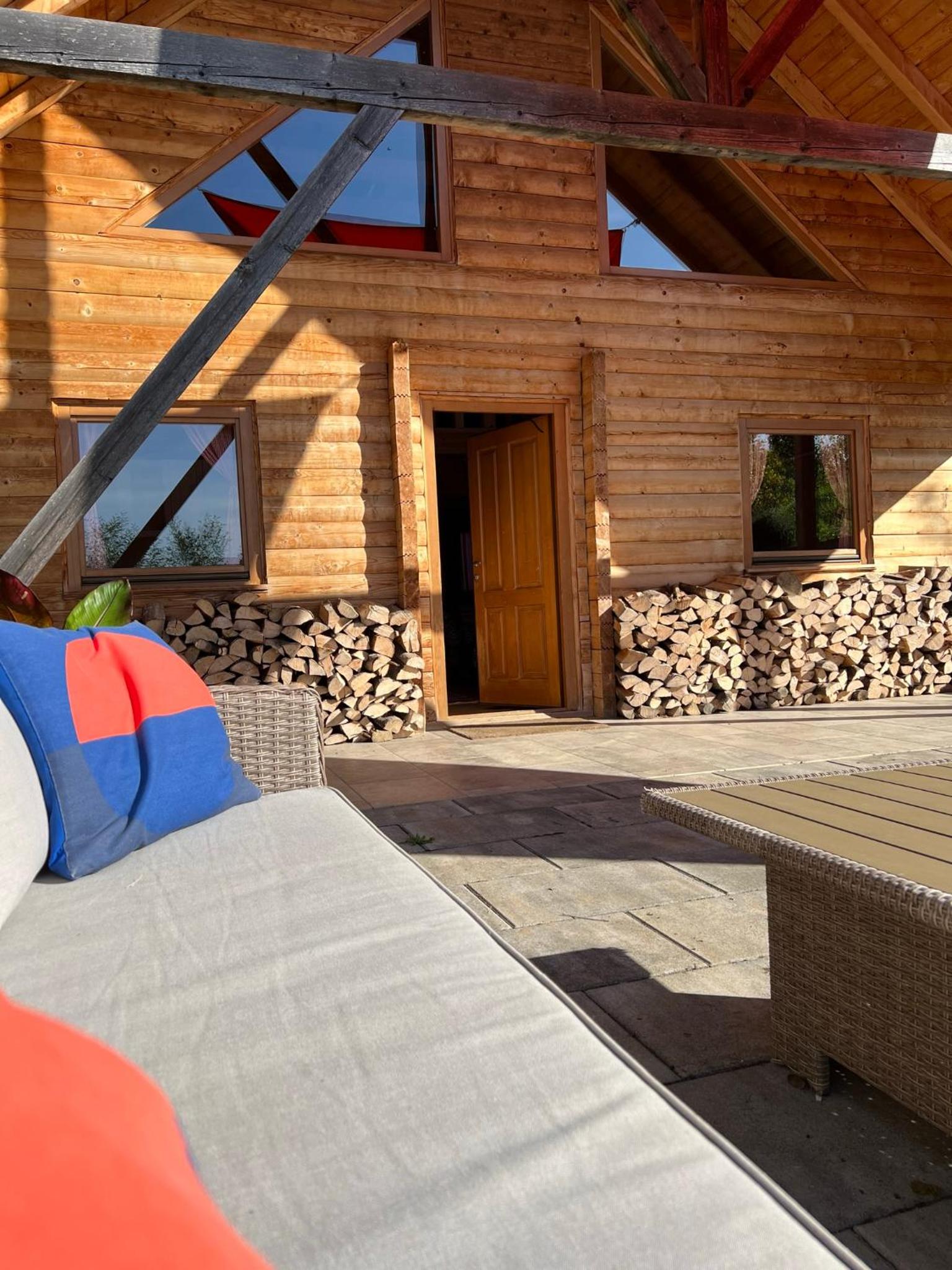 Wood Cabin Hillside Retreat
