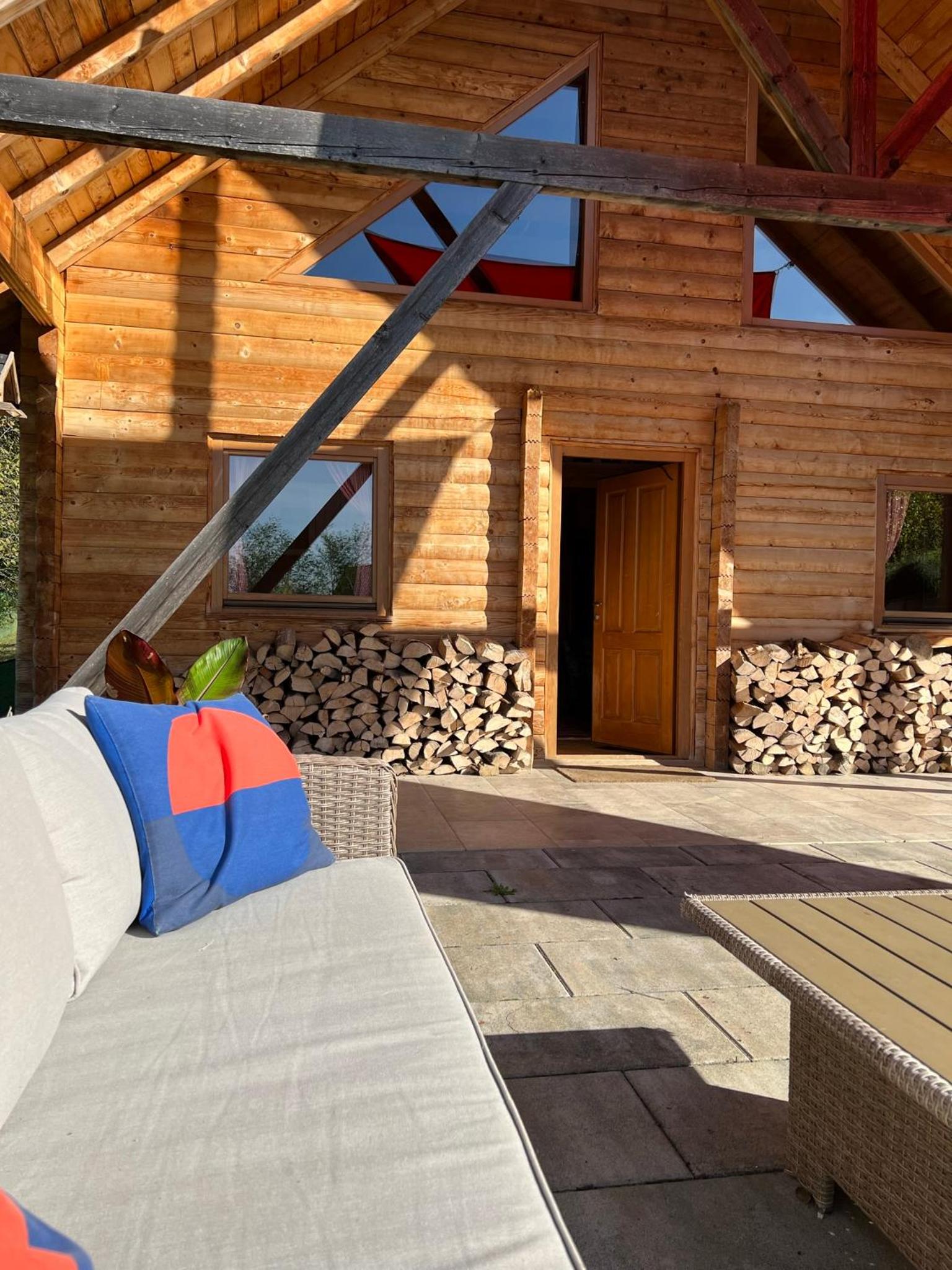 Wood Cabin Hillside Retreat