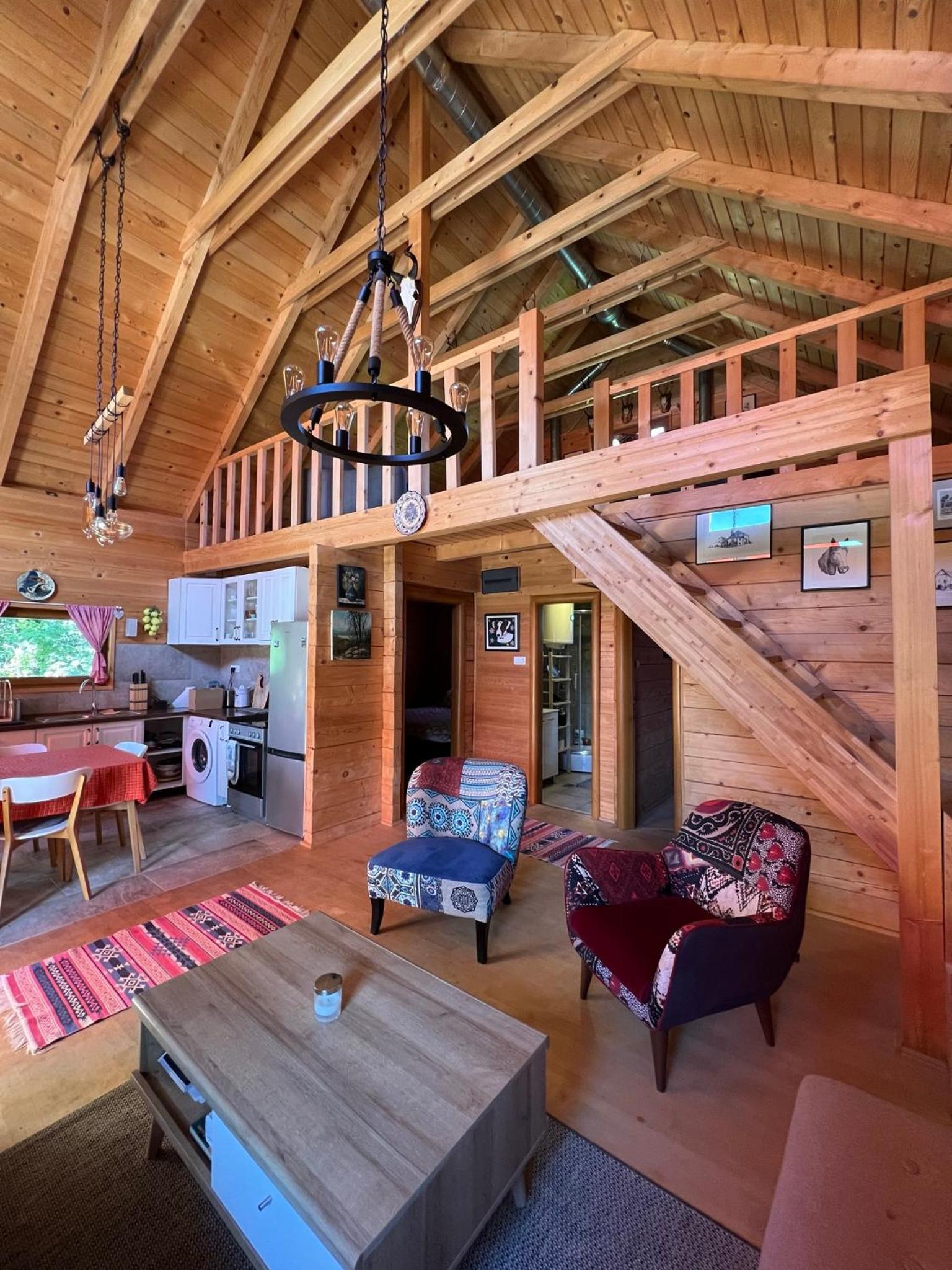 Wood Cabin Hillside Retreat