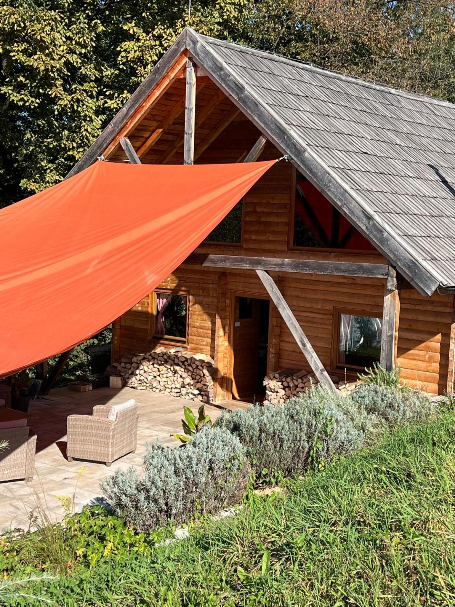 Wood Cabin Hillside Retreat