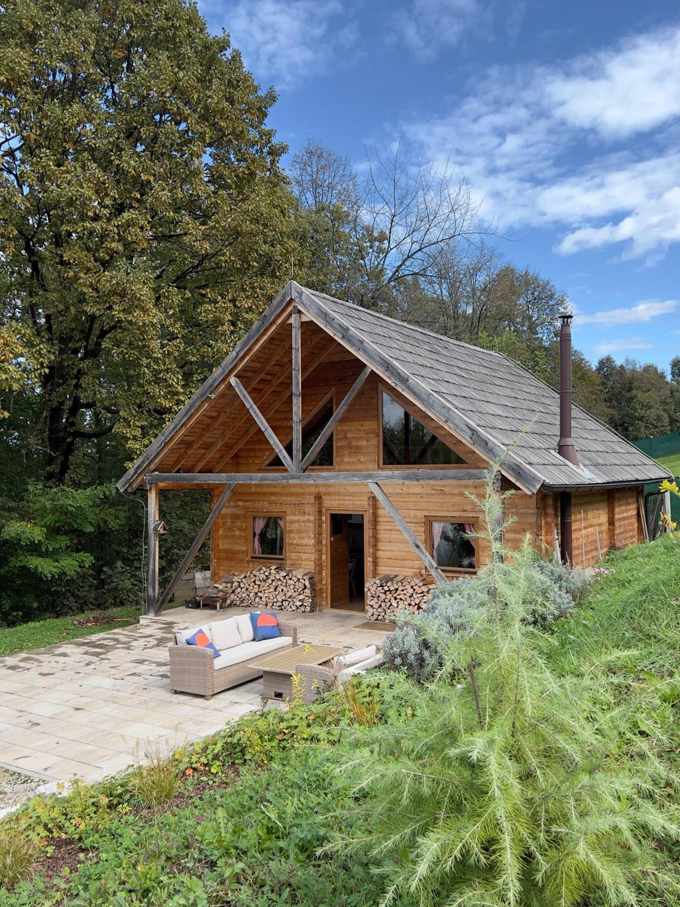 Wood Cabin Hillside Retreat