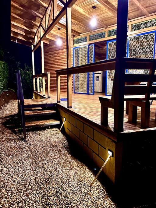 Hoja Azul - Sustainable teak modern cabin in Hojancha
