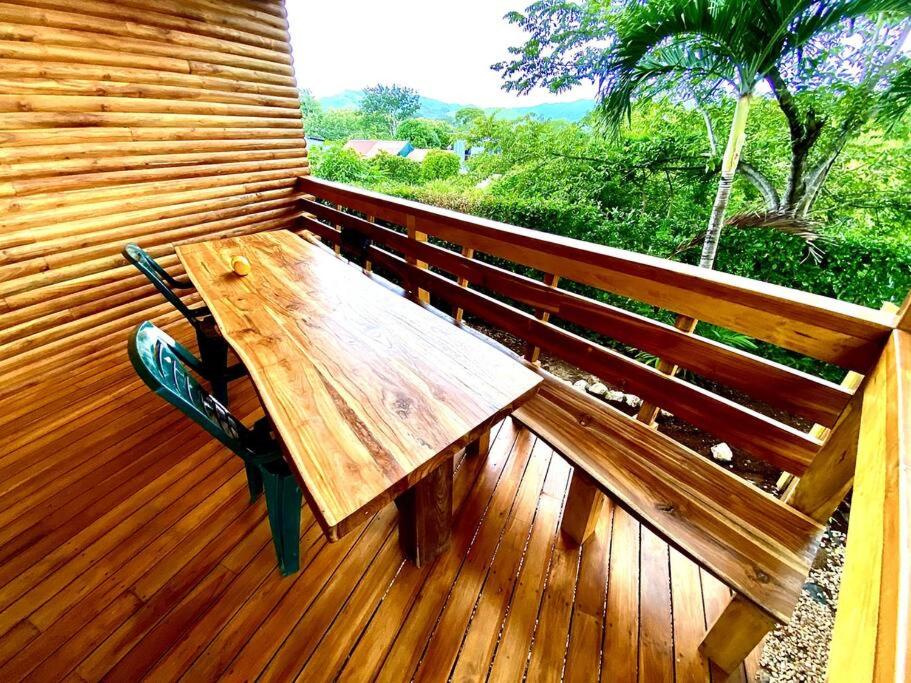 Hoja Azul - Sustainable teak modern cabin in Hojancha