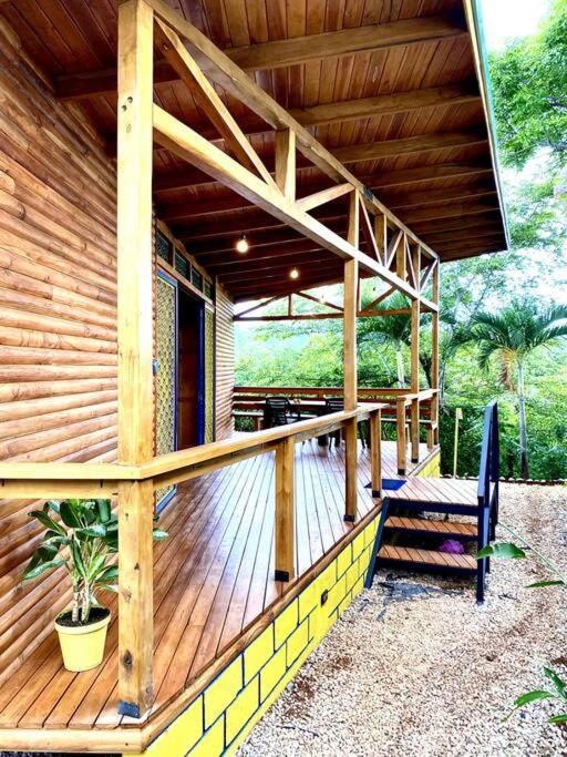 Hoja Azul - Sustainable teak modern cabin in Hojancha