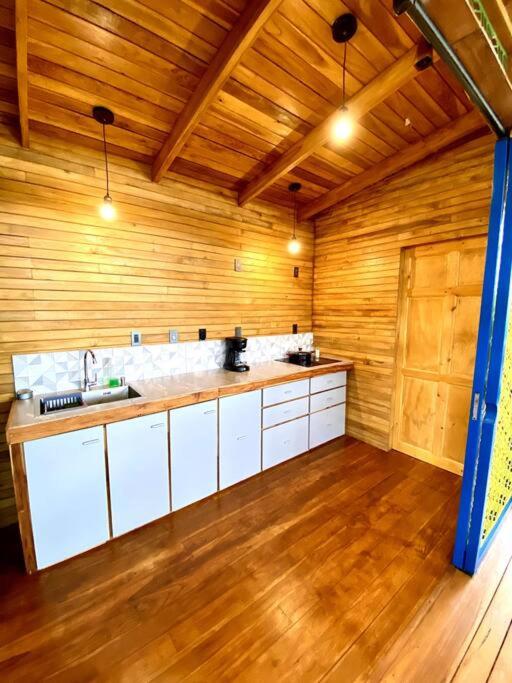 Hoja Azul - Sustainable teak modern cabin in Hojancha