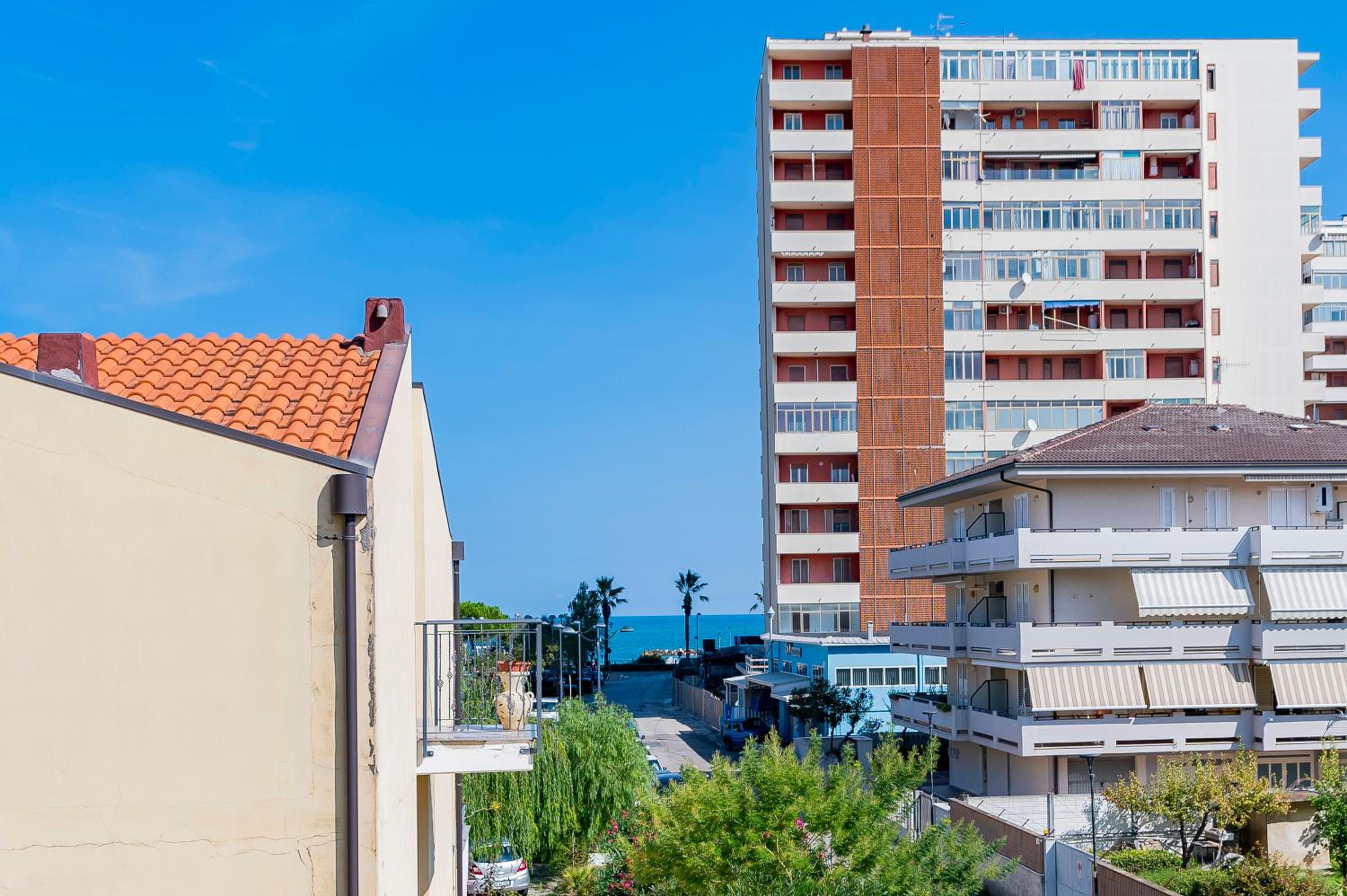 GuestHost - Your Dream Stay in Montesilvano Awaits!