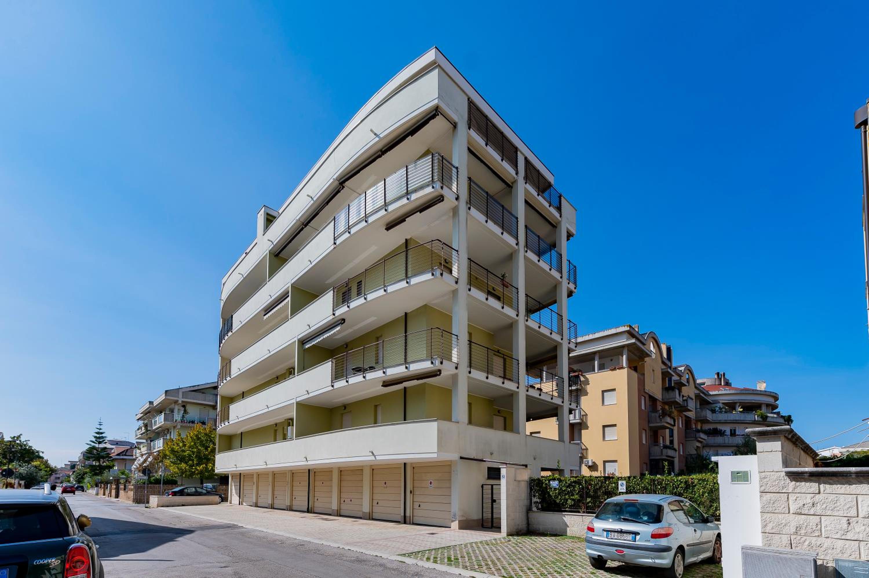 GuestHost - Your Dream Stay in Montesilvano Awaits!