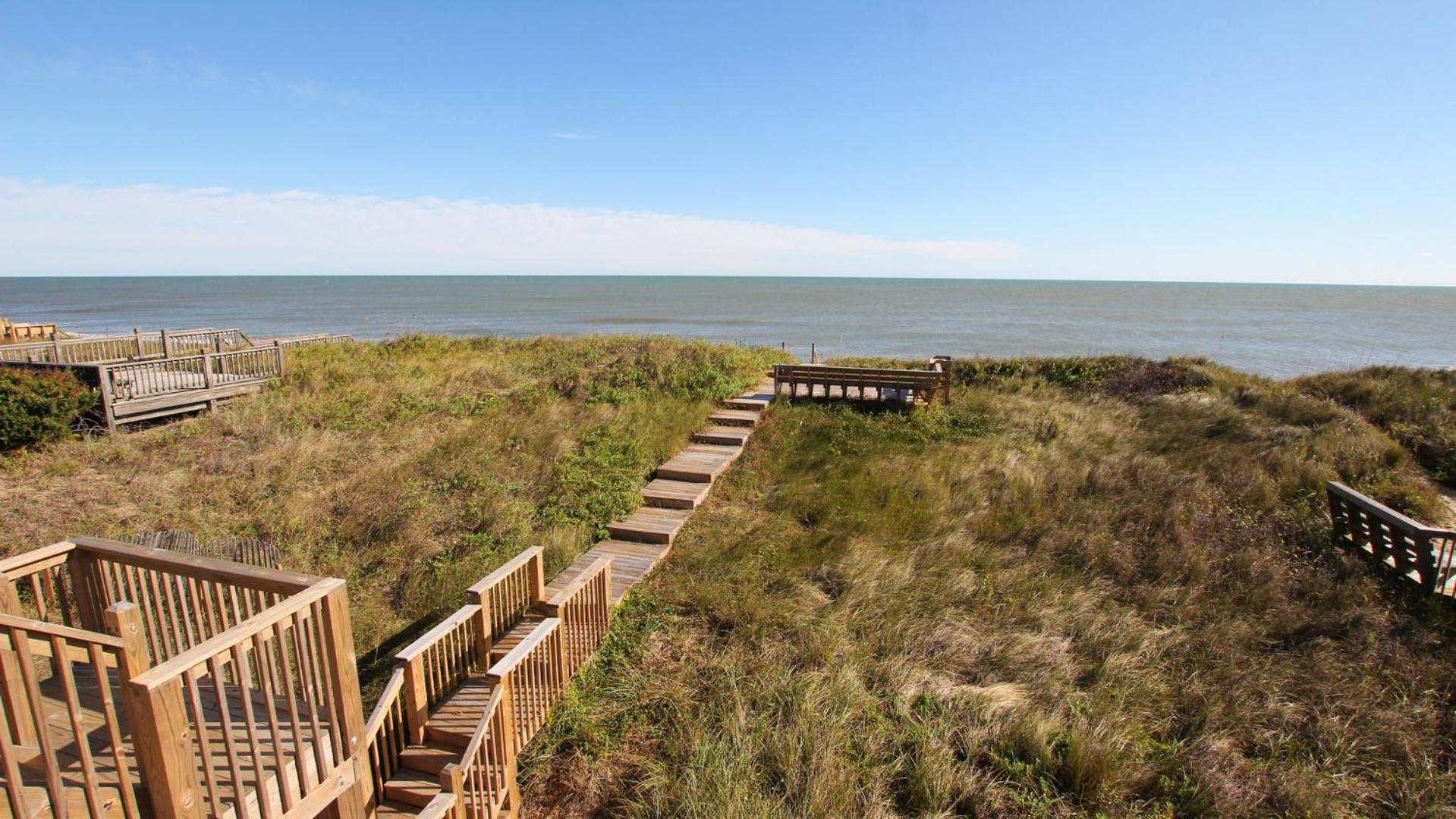 OCEANFRONT, Ocean Views, Private Beach Walkway! NH1, Blackbeard's JEM view 5