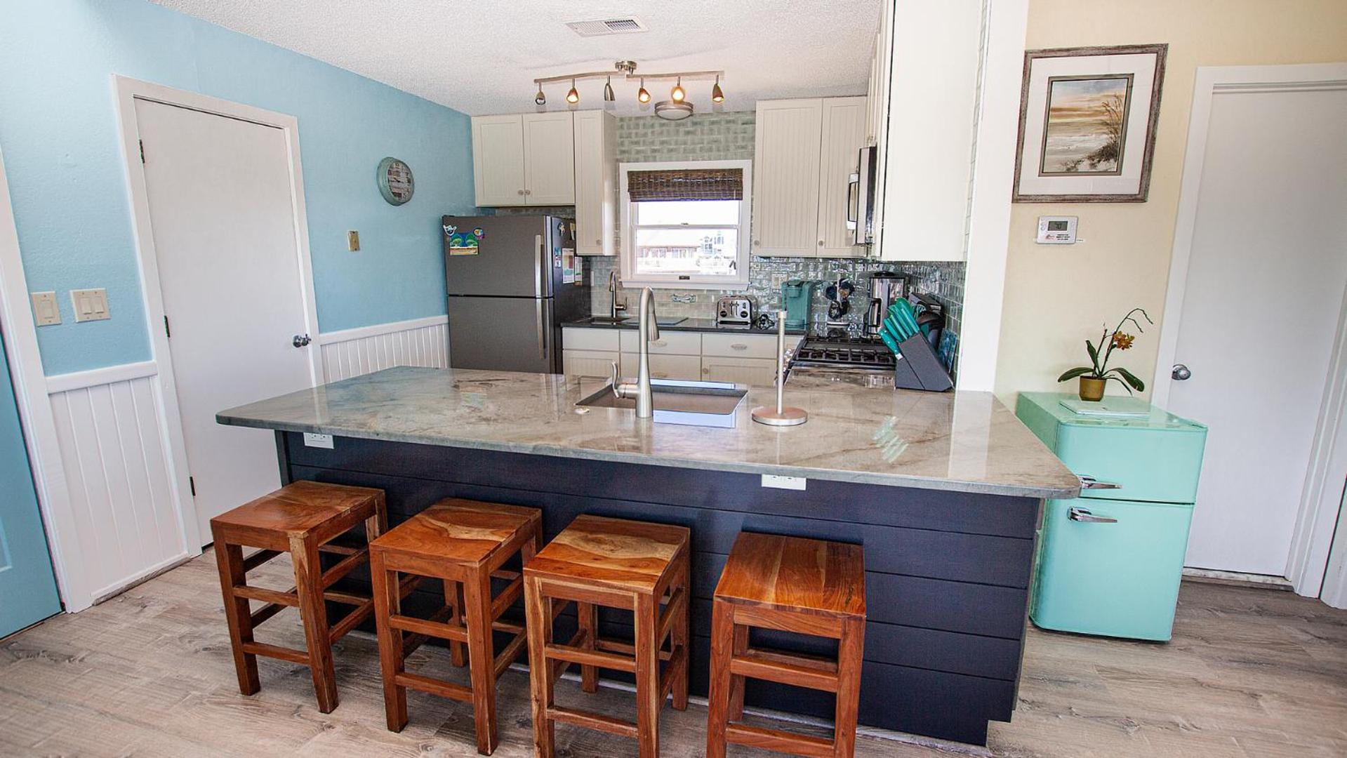 Oceanside, Private Pool, Hot Tub, Screened Porch, Close to Beach! OH81, Lazy Daisy