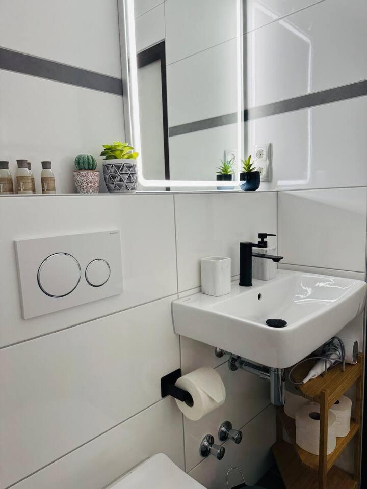 Klassen Stay - Design Studio in 11 Etage - Tolle Aussicht - Sauna, Pool - Netflix