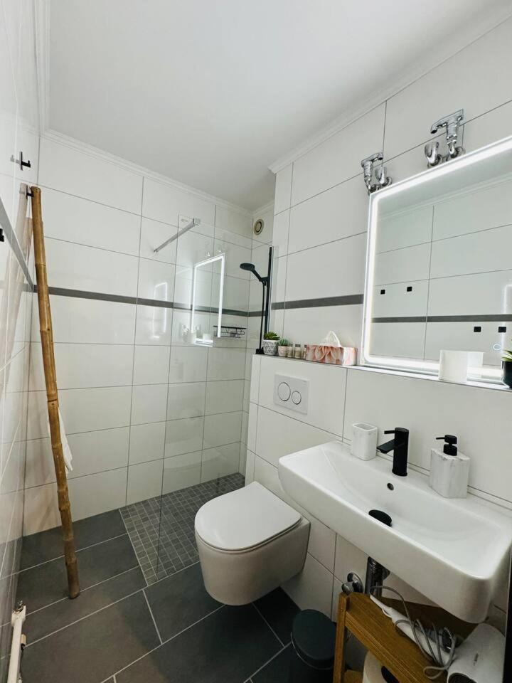 Klassen Stay - Design Studio in 11 Etage - Tolle Aussicht - Sauna, Pool - Netflix