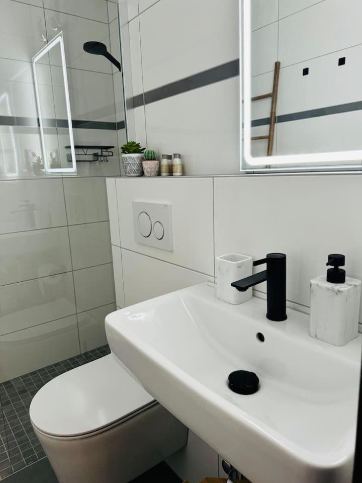 Klassen Stay - Design Studio in 11 Etage - Tolle Aussicht - Sauna, Pool - Netflix