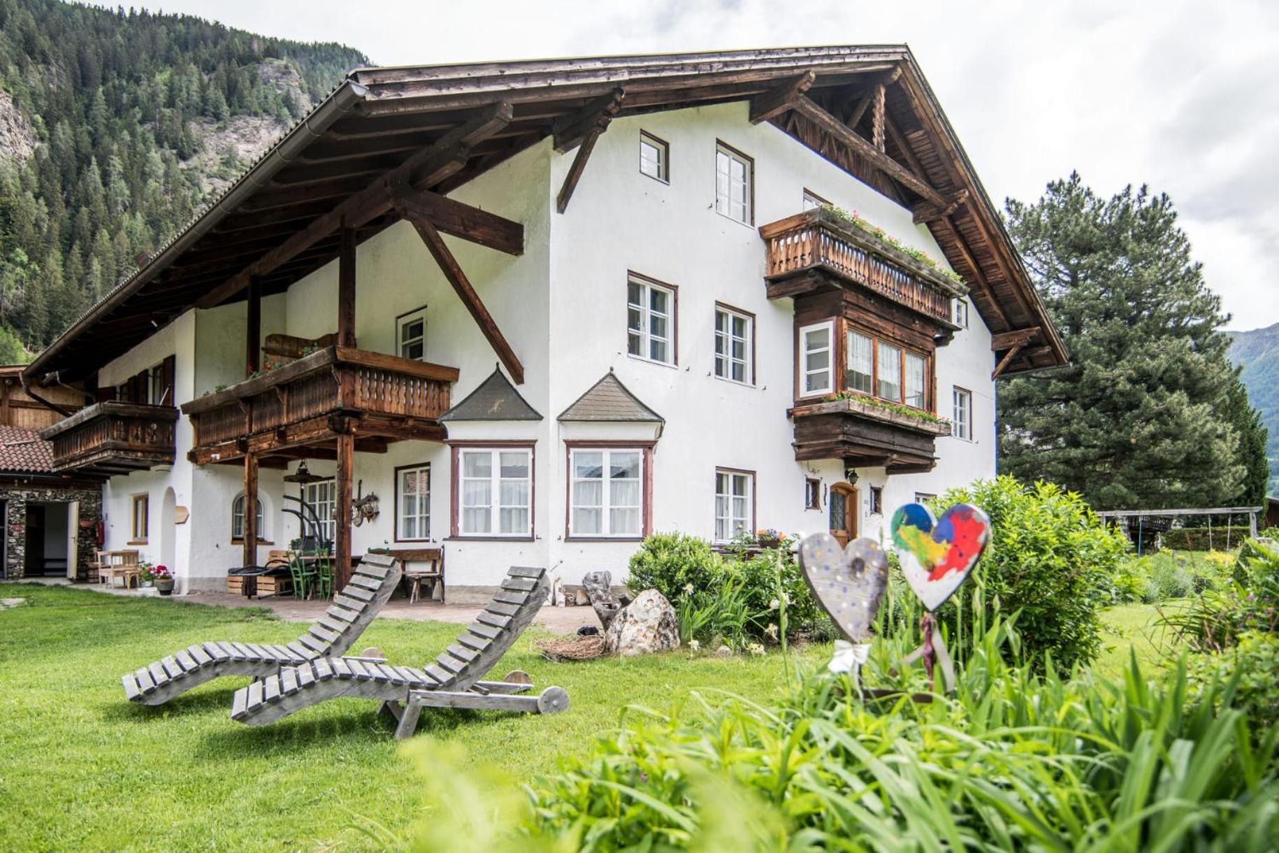 Rieplhof - Relaxing farm stay with breakfast and mountain view
