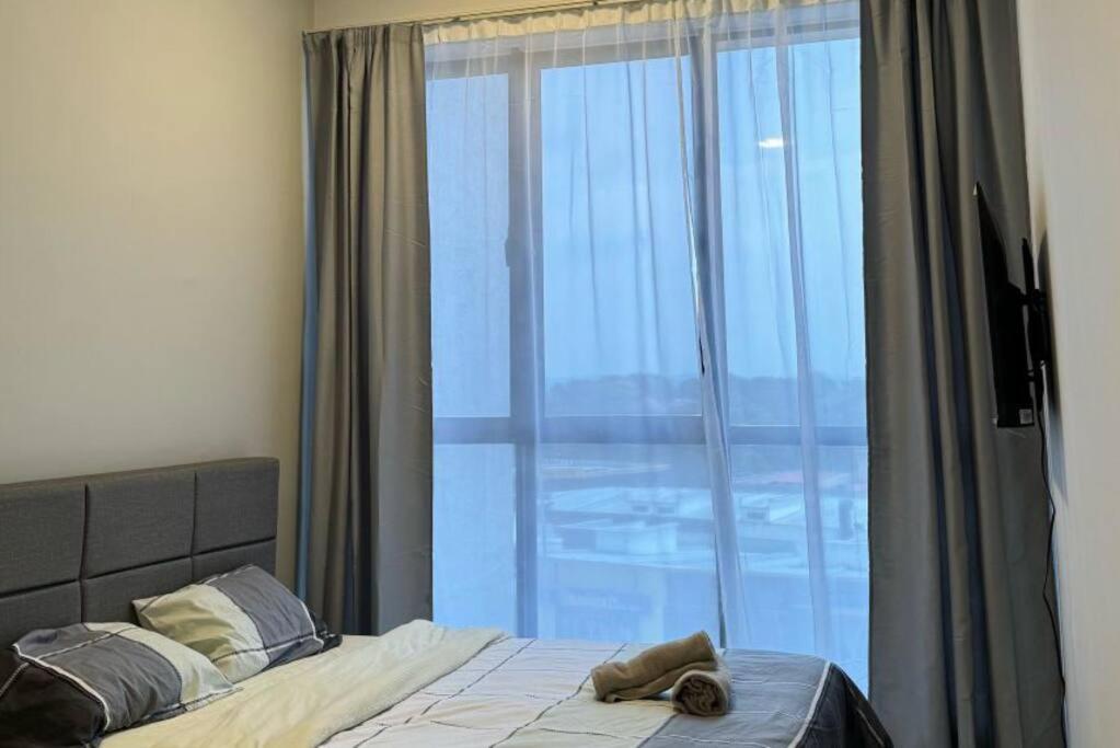Cozy Sky Trees Bukit Indah Netflix and Amenities B06