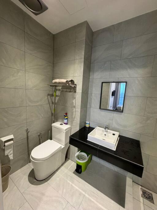 Cozy Sky Trees Bukit Indah Netflix and Amenities B06