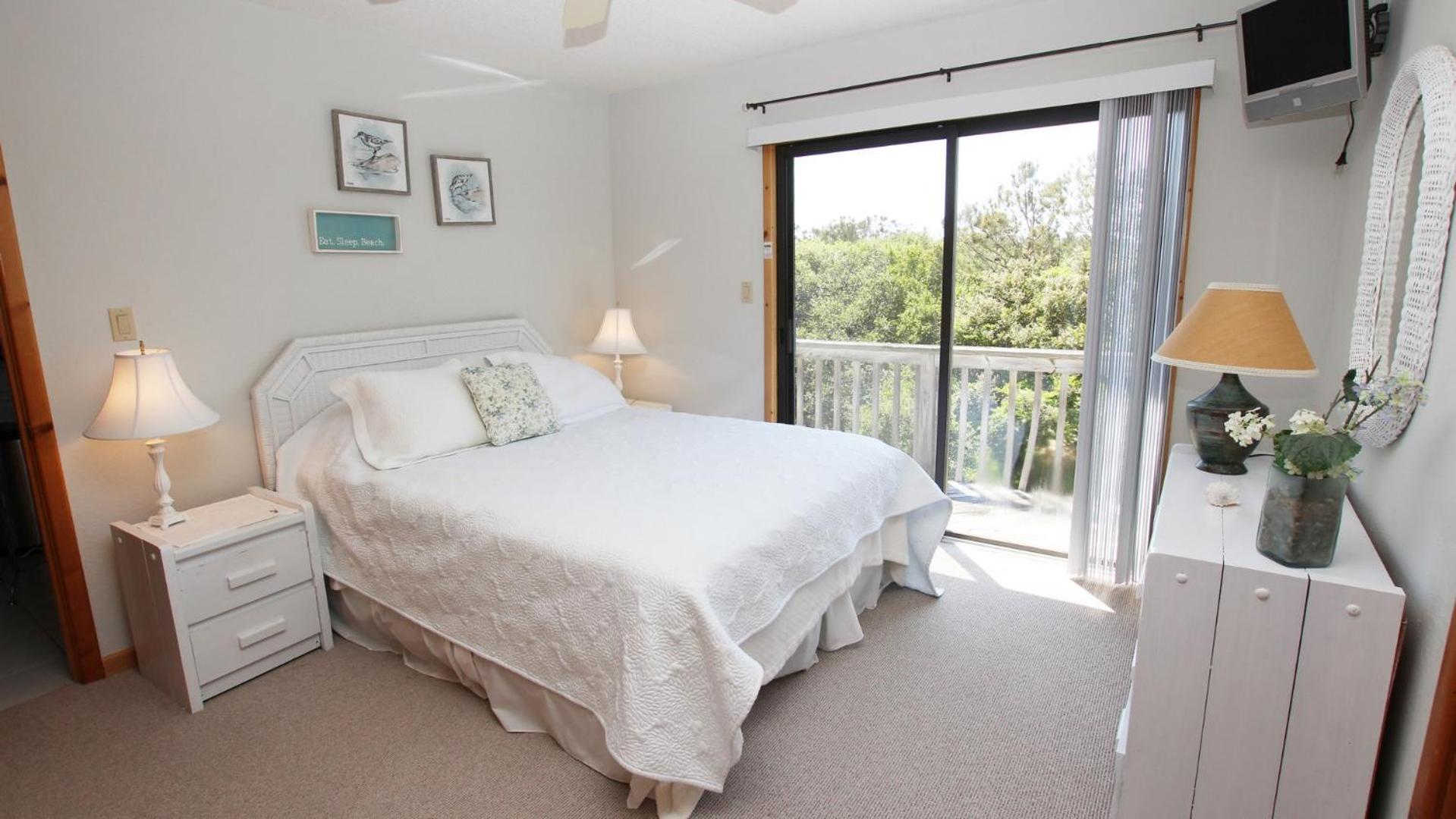 OS2C, Woodhaven- Oceanside, Quiet Area, Sunroom, 615 ft to Beach Access