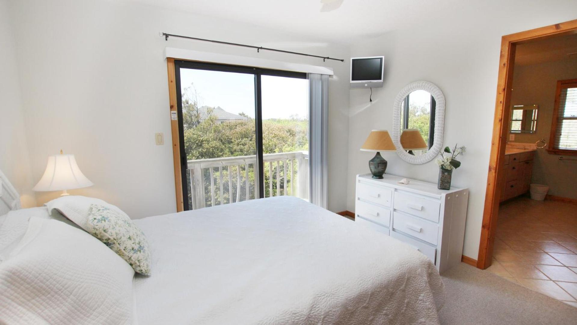 OS2C, Woodhaven- Oceanside, Quiet Area, Sunroom, 615 ft to Beach Access
