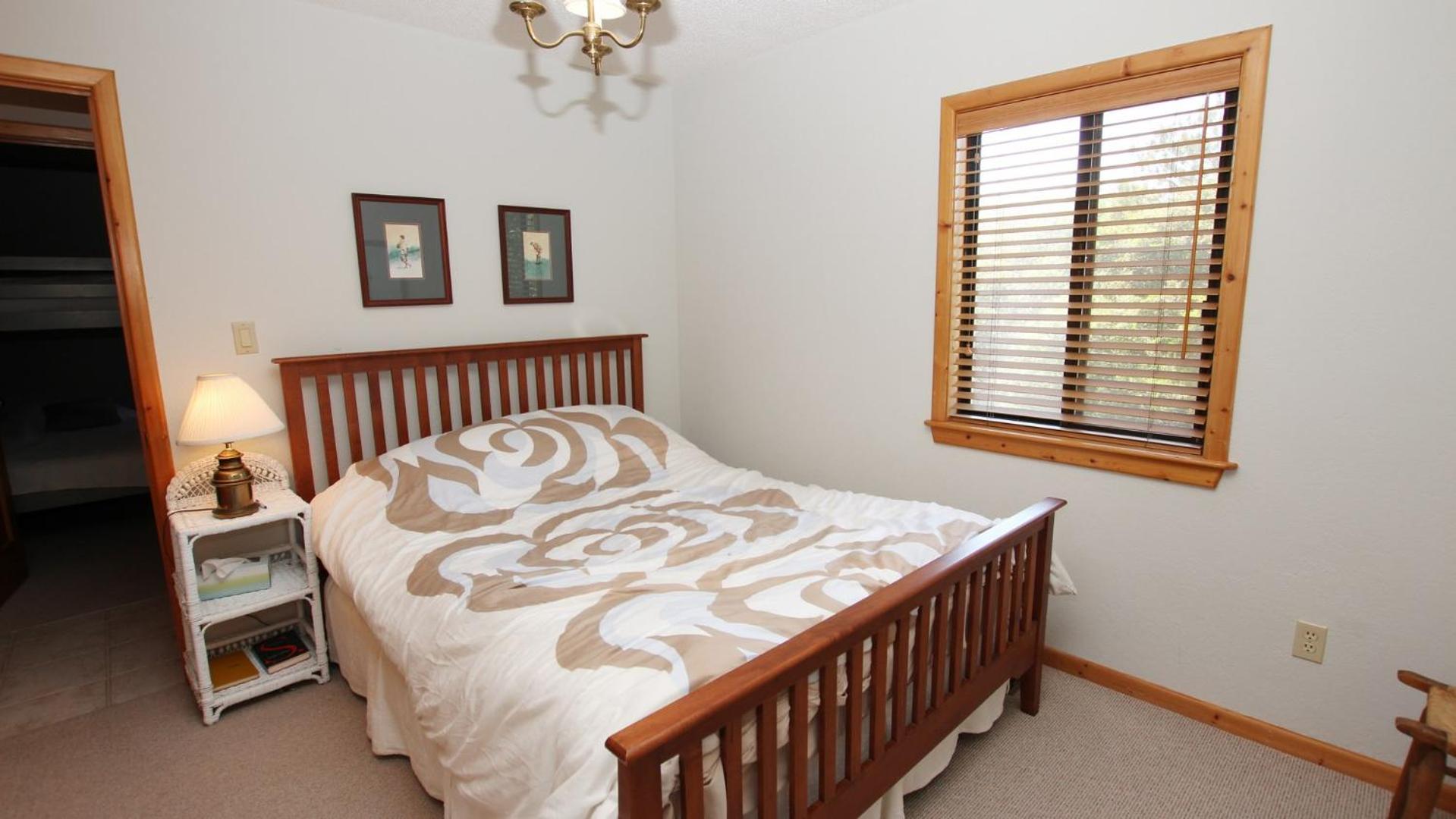 OS2C, Woodhaven- Oceanside, Quiet Area, Sunroom, 615 ft to Beach Access