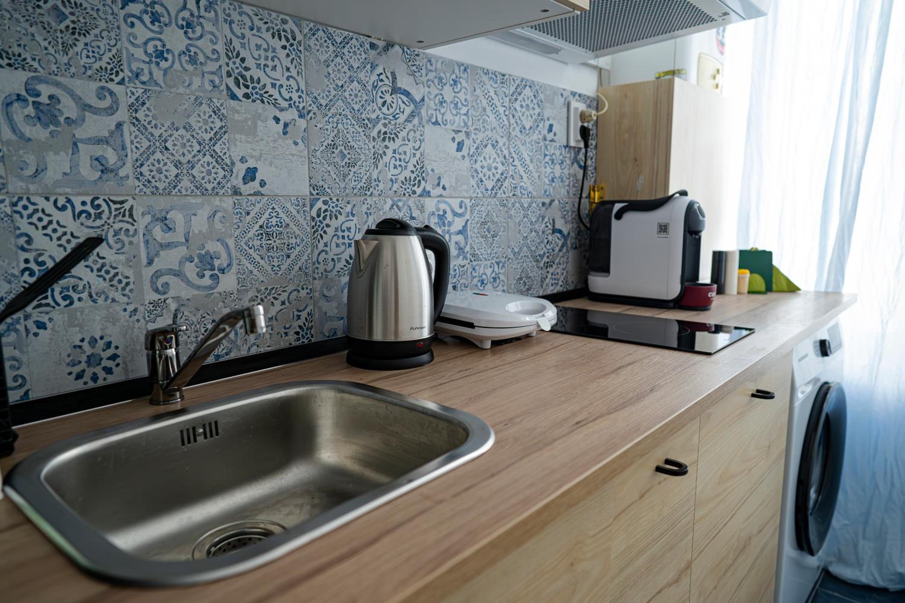 Marseille Old Town Jacuzzi Studio view 5