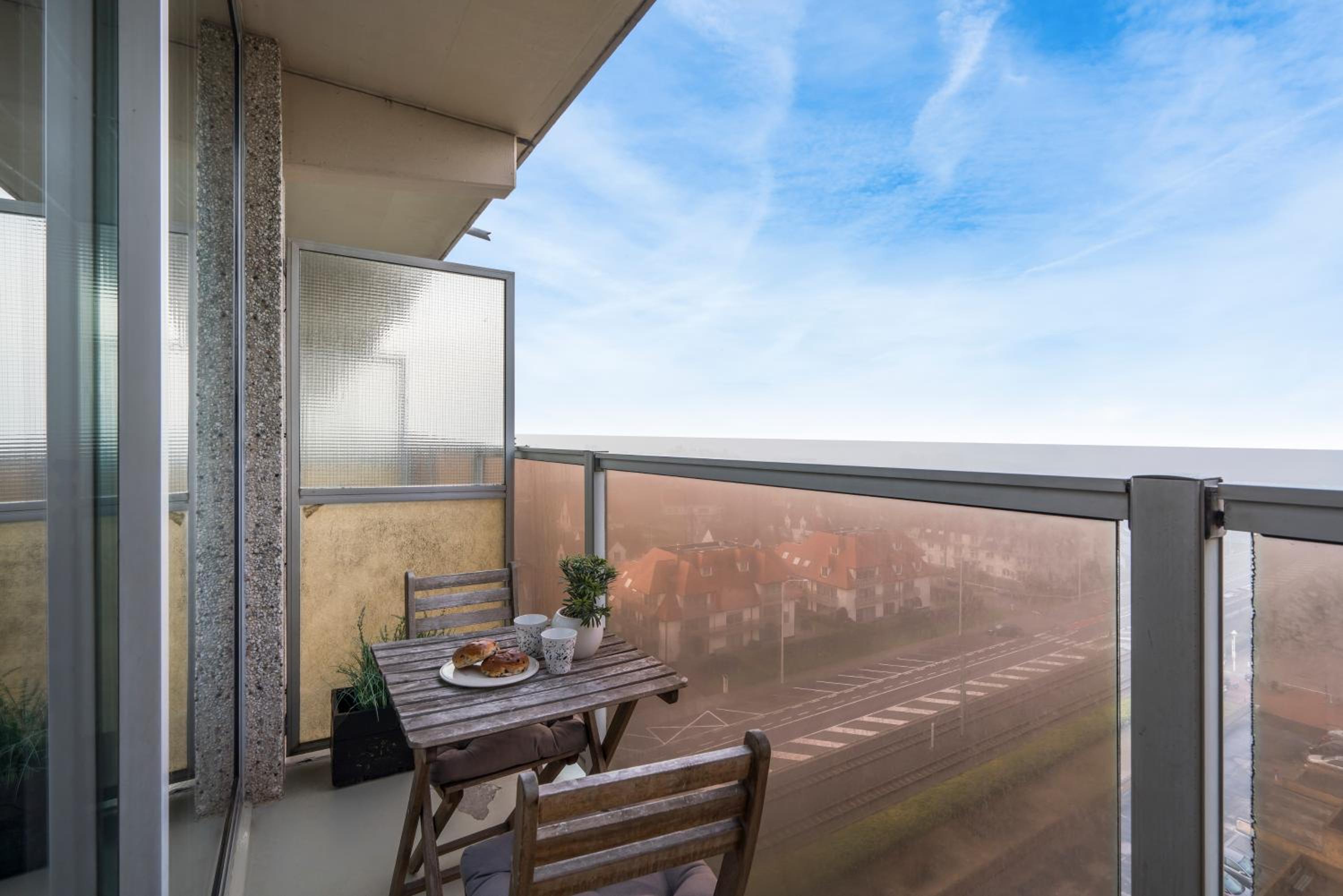Sandy View - spacious studio flat near the beach