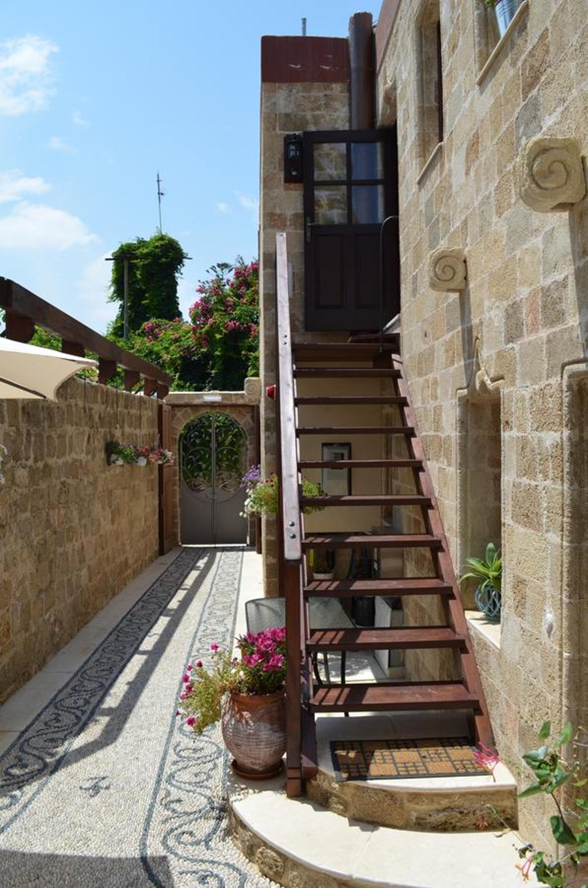 balcony