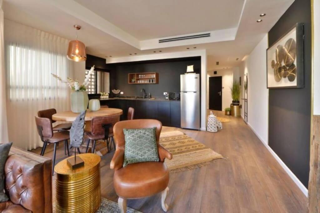 2Bedroom Suite with Balcony 4 and shelter view 4