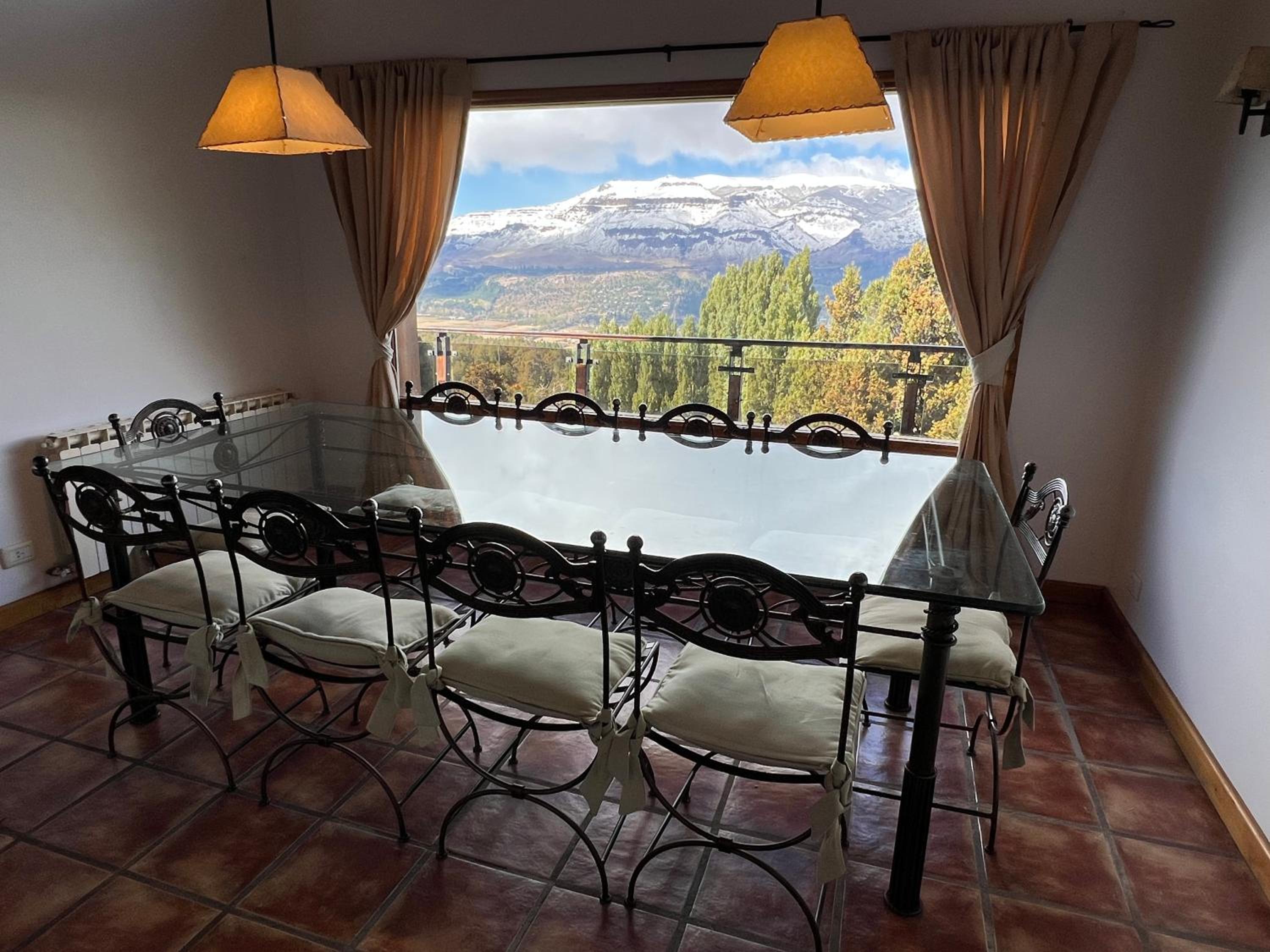 Casona con hermosa vista al valle de San Martín
