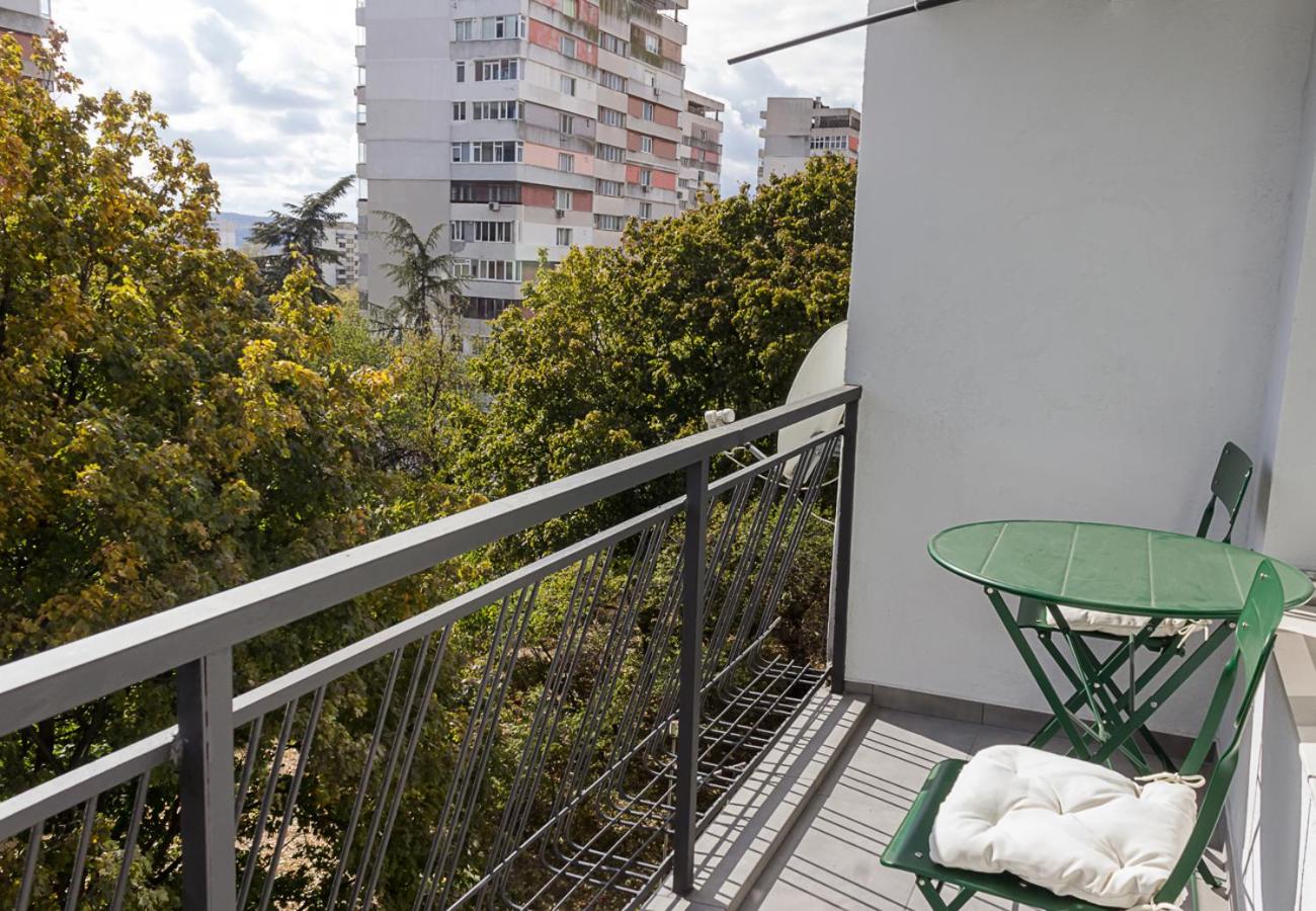 1BD Sea Garden Retreat with Dedicated Workspace by Flat Mаnager