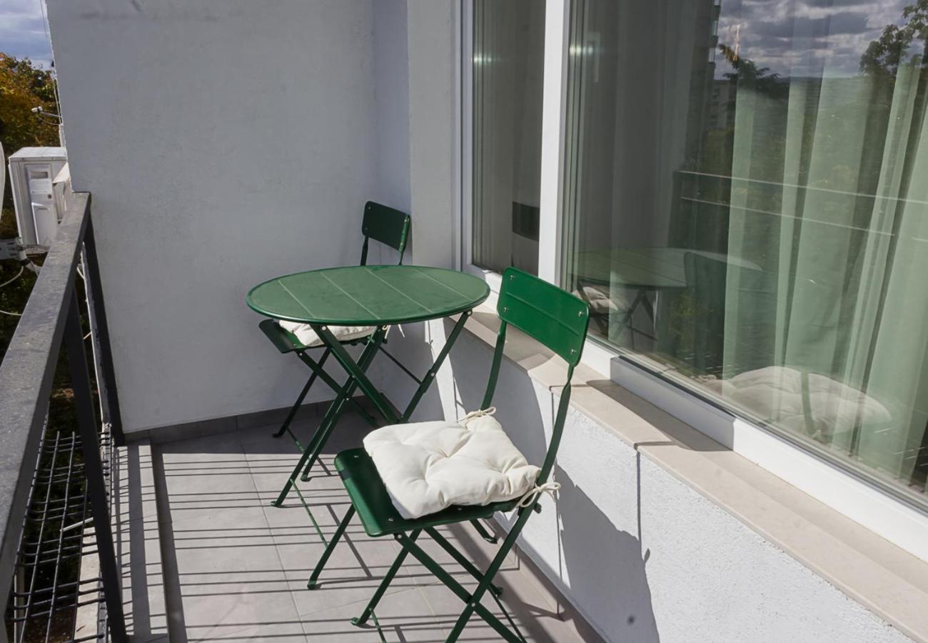 1BD Sea Garden Retreat with Dedicated Workspace by Flat Mаnager