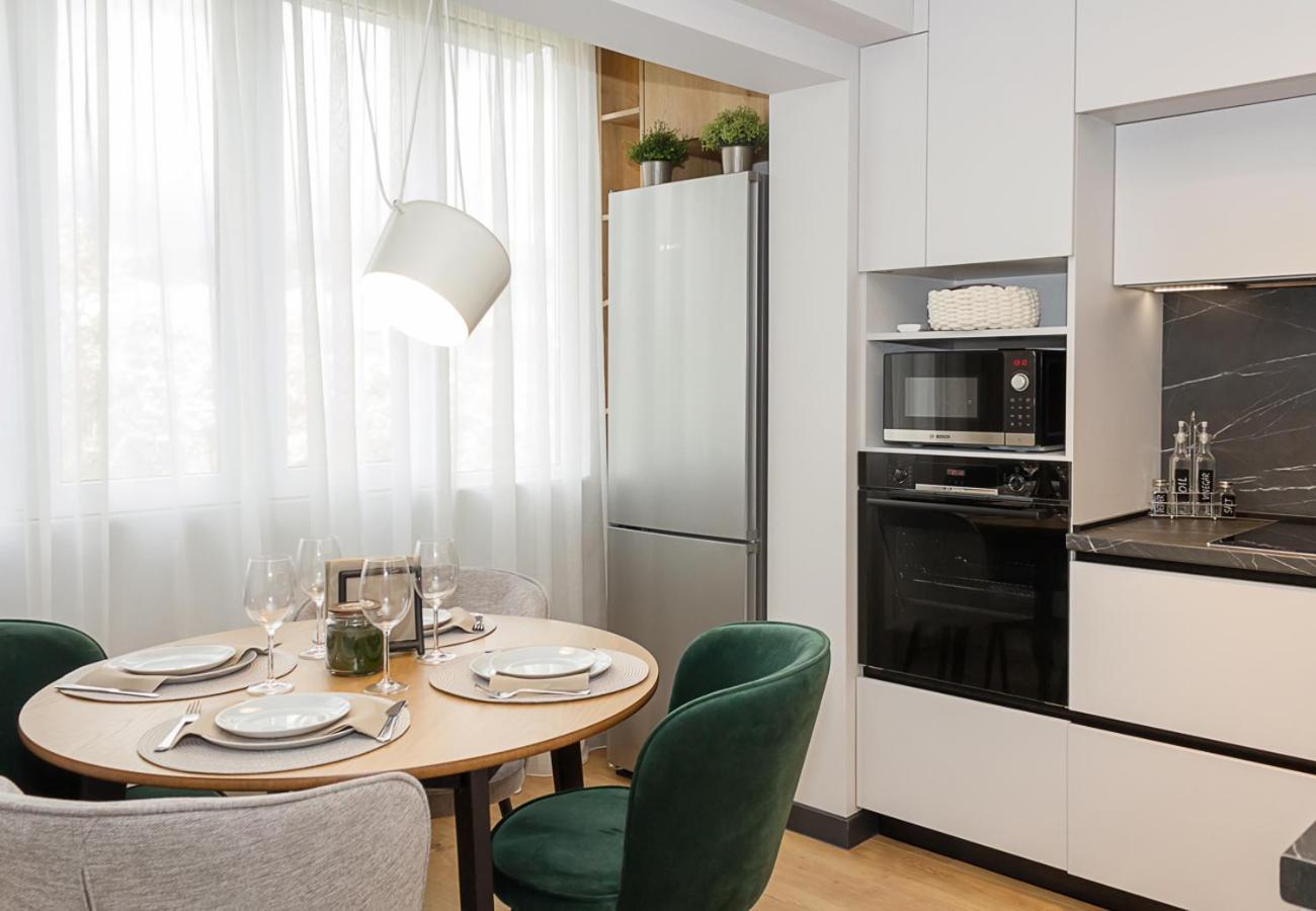 1BD Sea Garden Retreat with Dedicated Workspace by Flat Mаnager